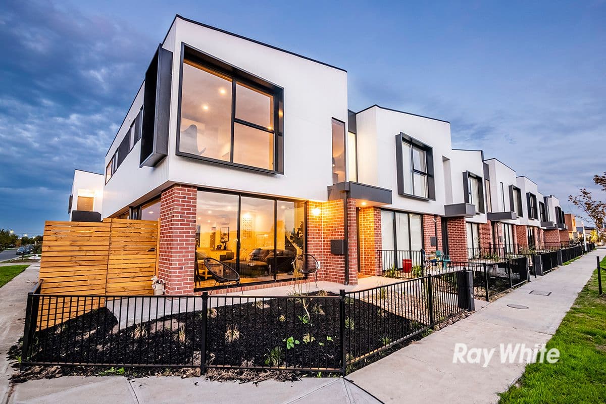 8 Parkdale Drive, Lyndhurst VIC 3975, Lyndhurst - Image 1