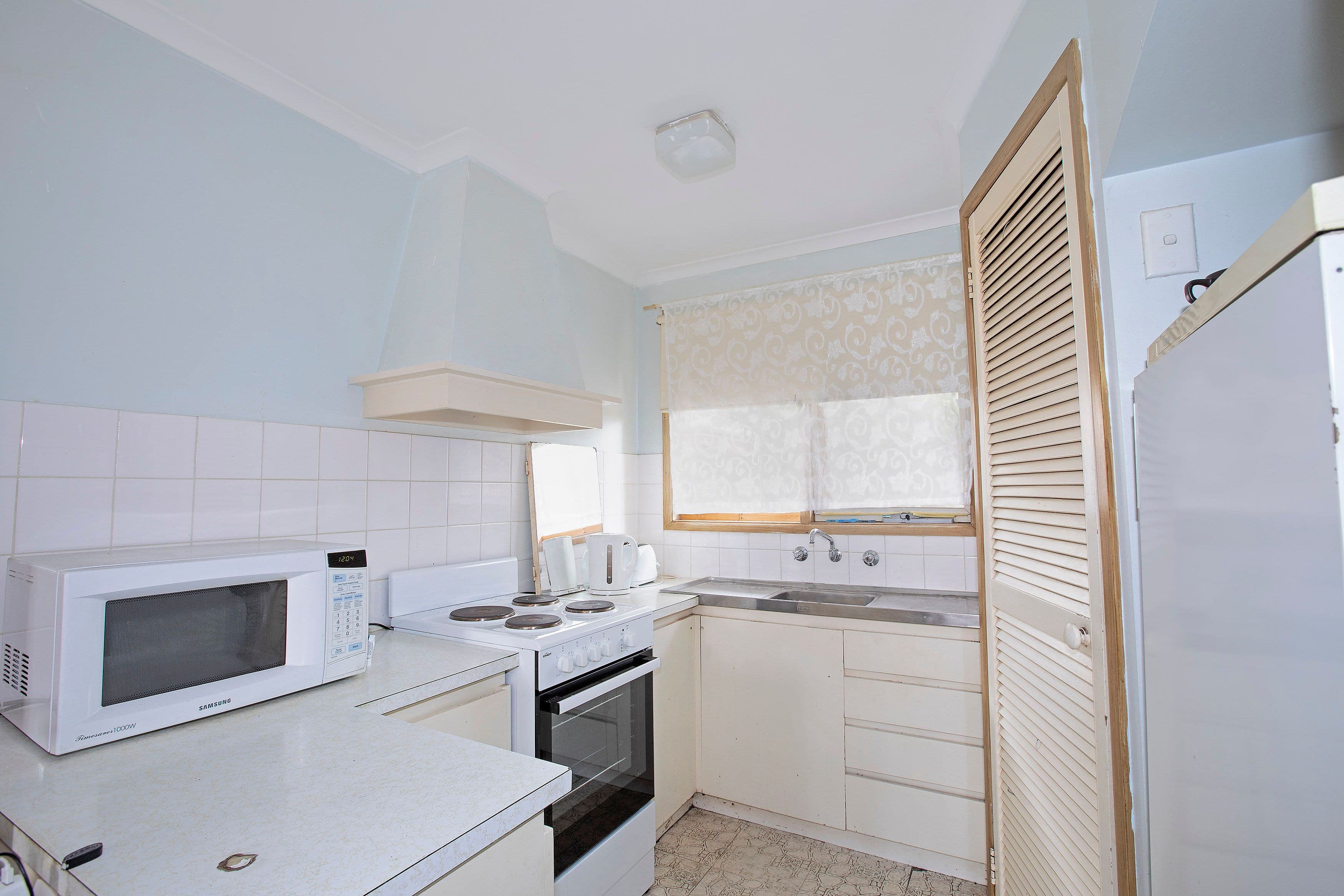 98 South Valley Road, Highton VIC 3216, Highton - Thumbnail 2