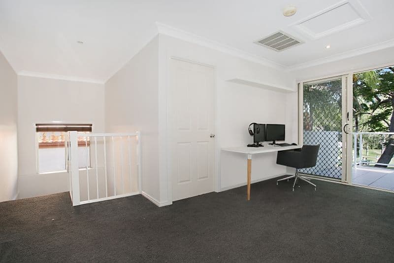25 Ewan Street, Southport QLD 4215, Southport - Thumbnail 4