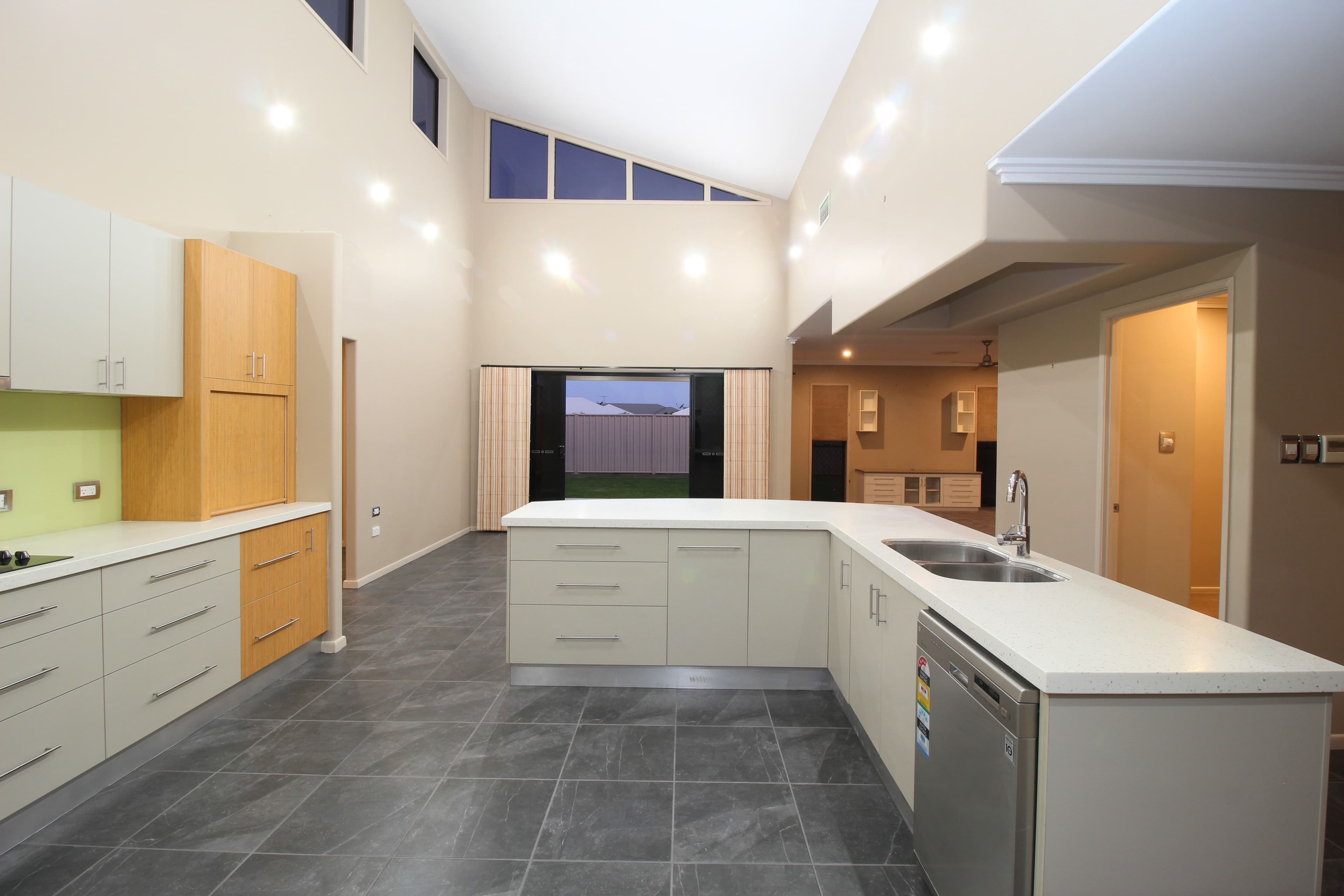 21 Callaghan Street, Emerald QLD 4720, Emerald - Thumbnail 5