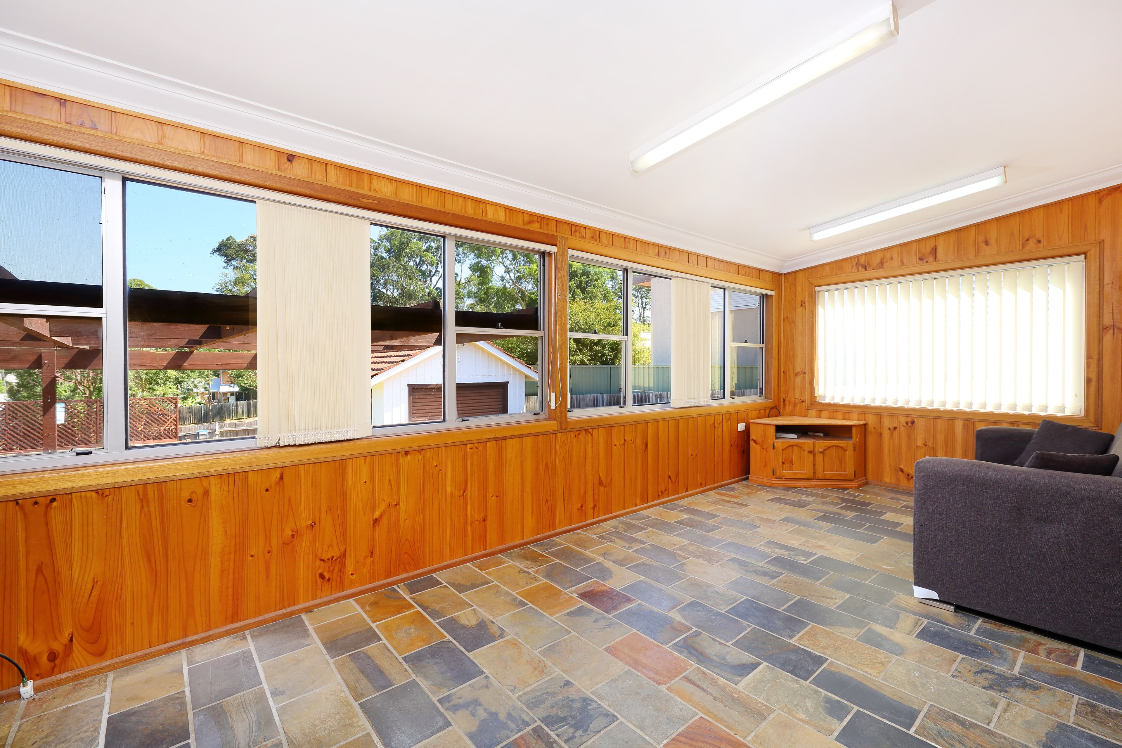 9 Beale Crescent
Peakhurst 2210, New South Wales, Peakhurst - Thumbnail 4