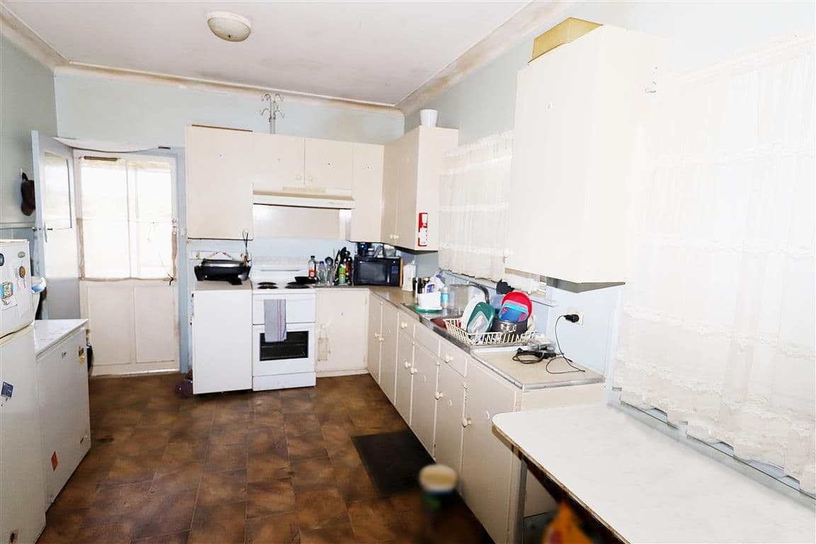 136 Simpson Street, Tumut - Thumbnail 2