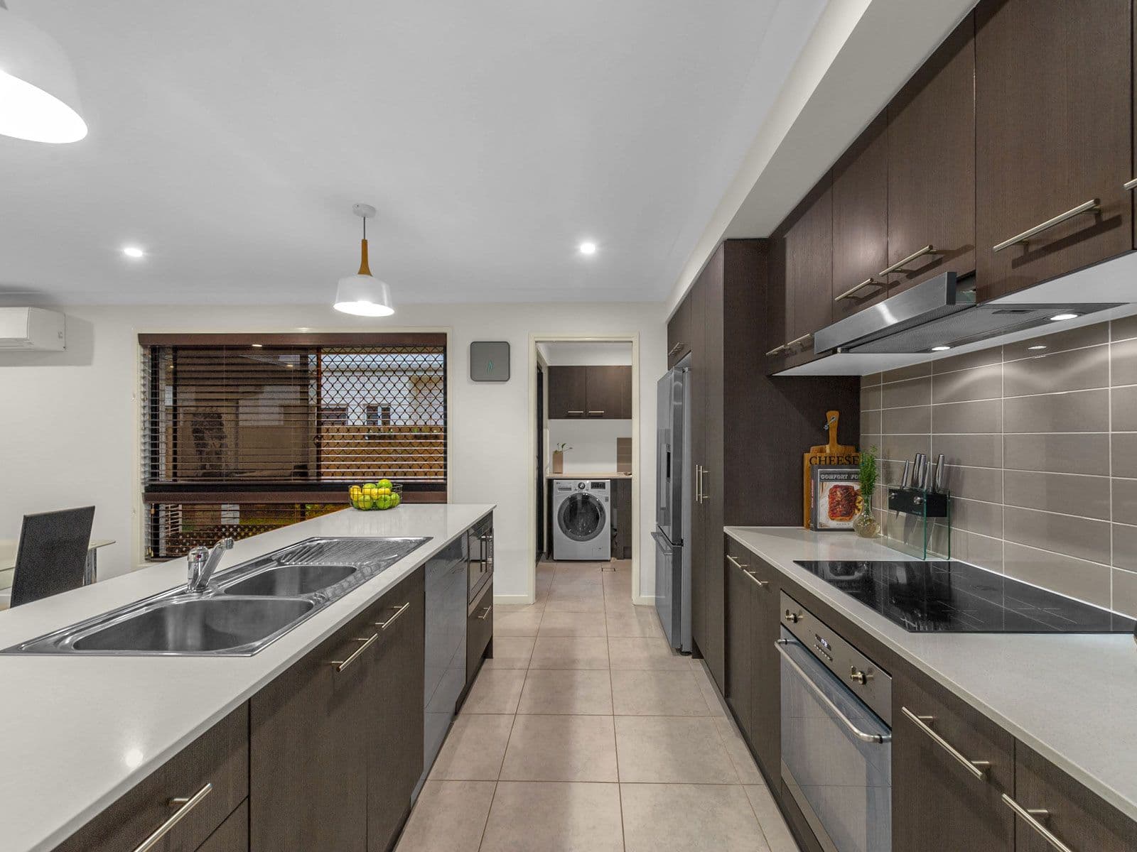 28 Budgerigar Street, Upper Kedron QLD 4055, Upper Kedron - Thumbnail 5