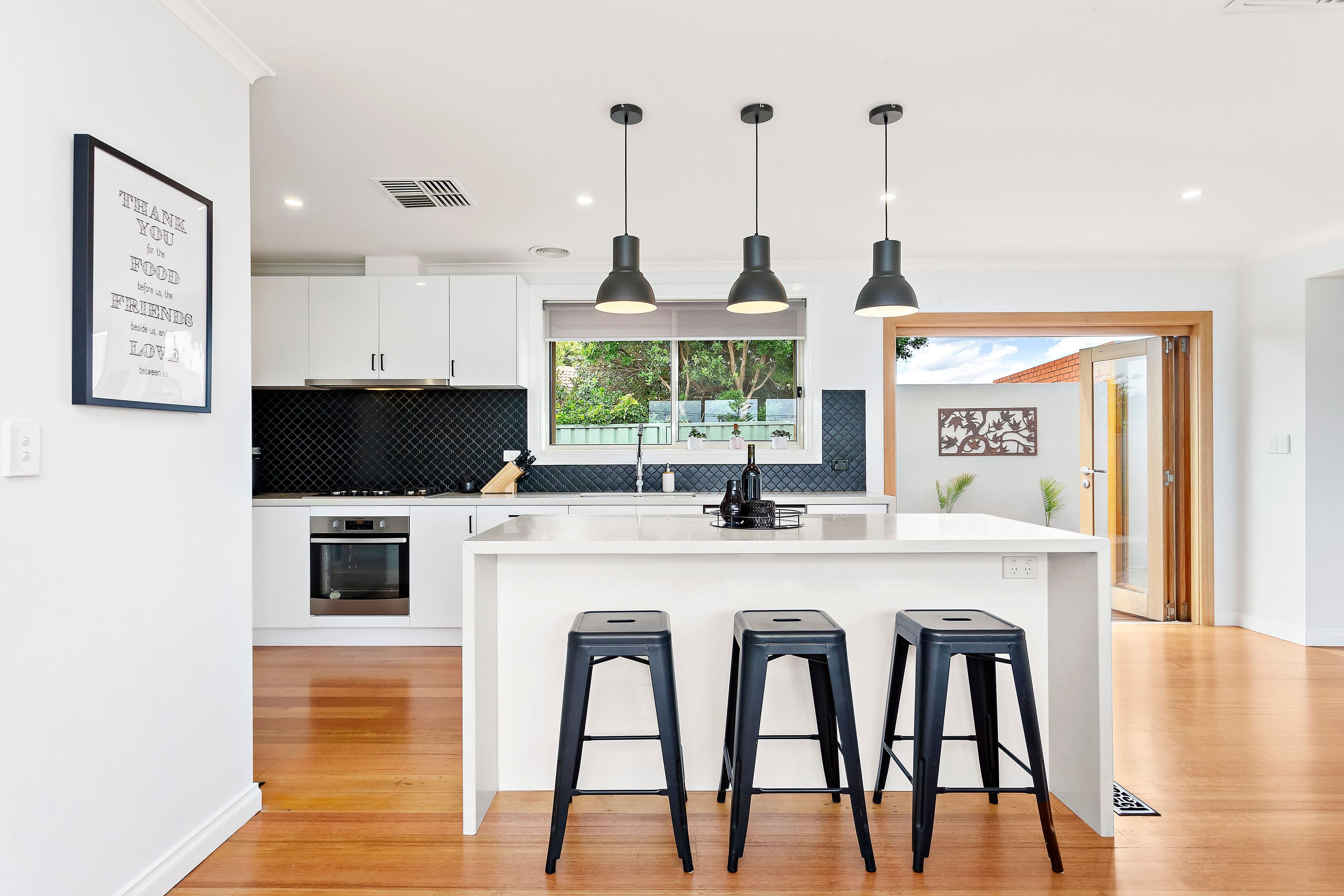 4 Alpine Court, Lalor VIC 3075, Lalor - Thumbnail 2
