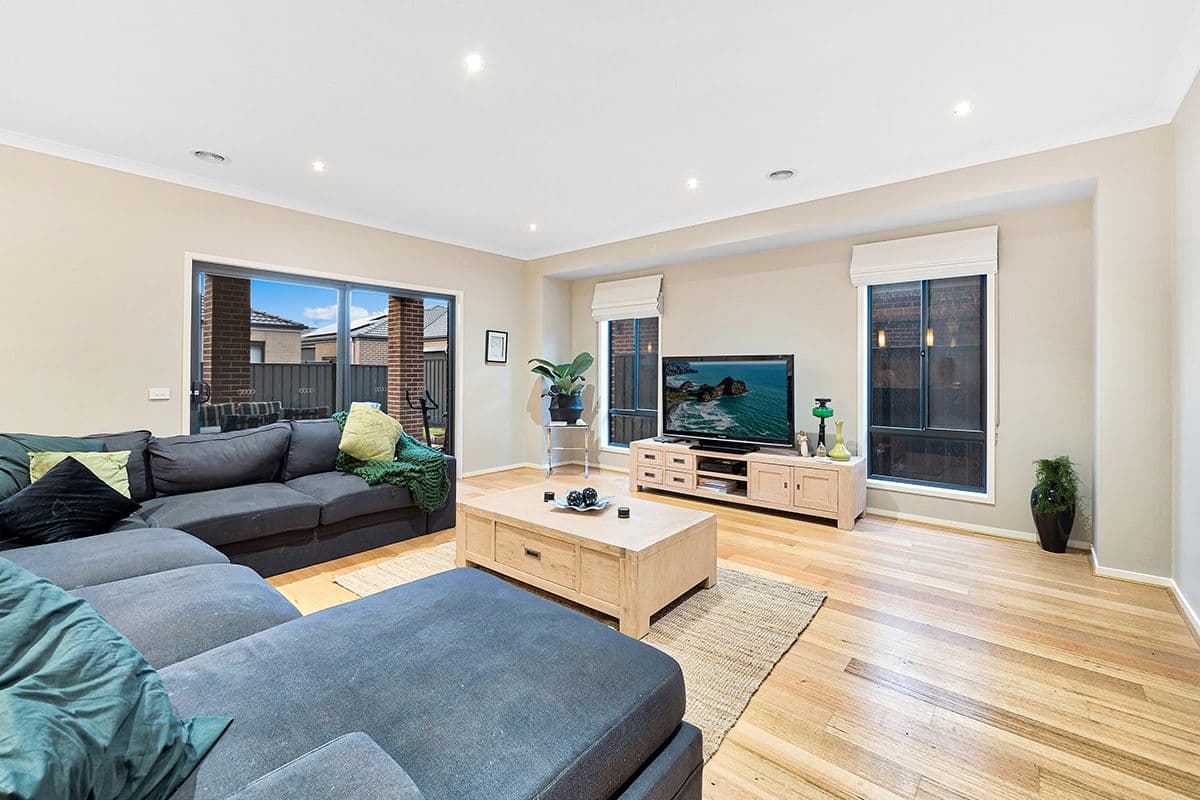 3 Hollingrove Avenue, Clyde North VIC 3978, Clyde North - Thumbnail 5