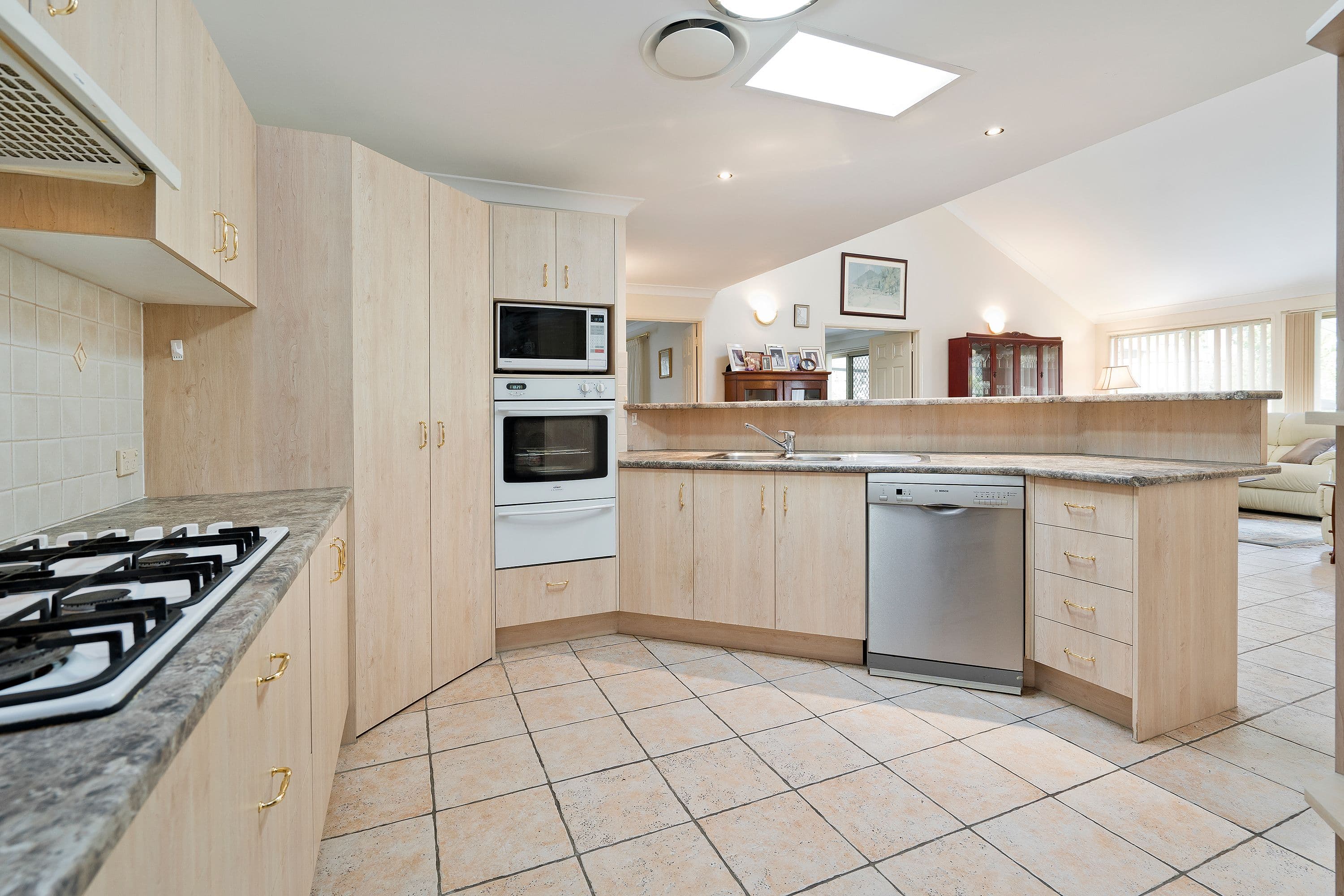 17 Cliff Salisbury Court, Samford Village QLD 4520, Samford Village - Thumbnail 4