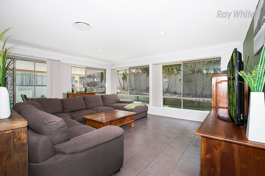 6 Lochern Court, North Lakes QLD 4509, North Lakes - Thumbnail 5
