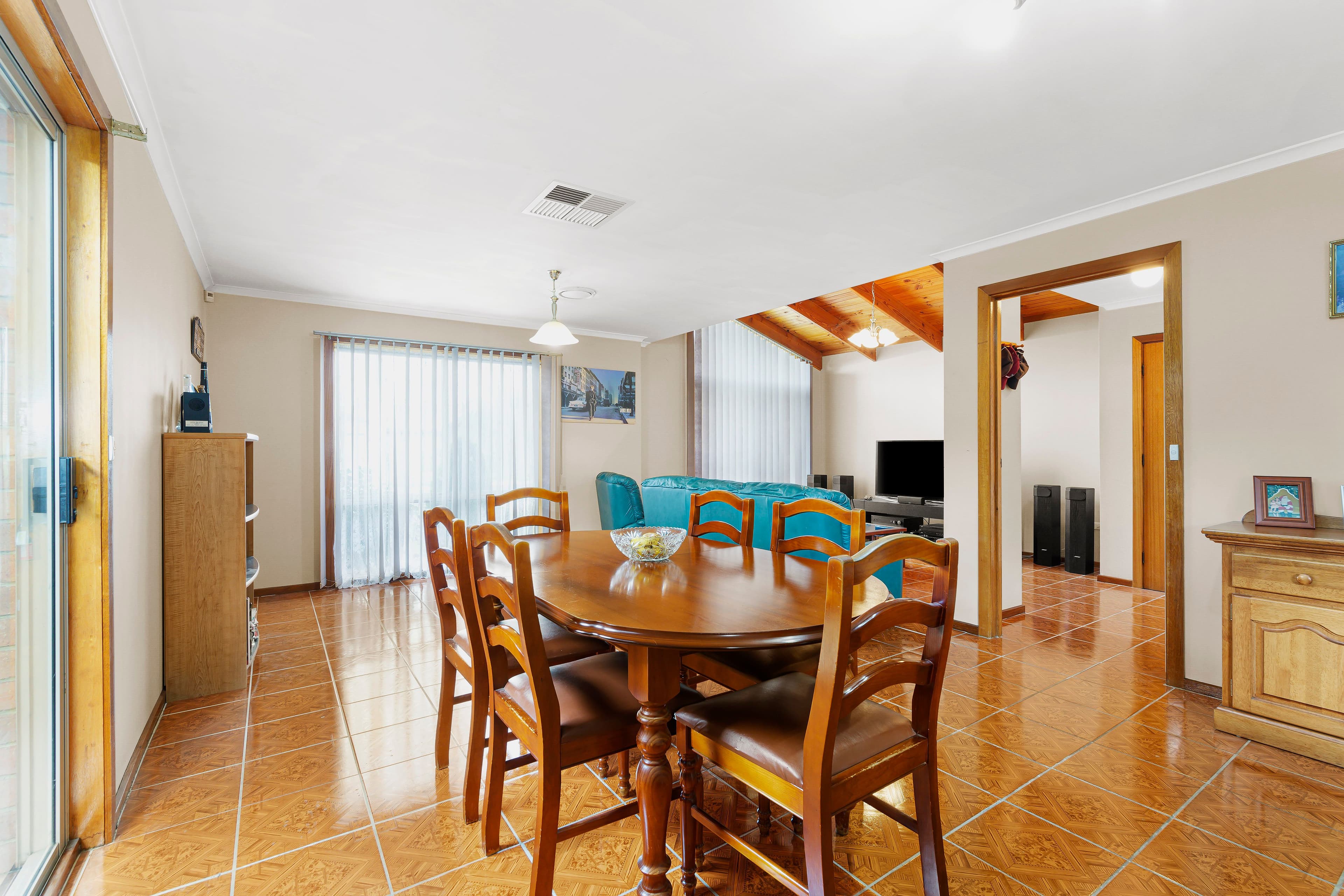18 Essue Court, Mill Park VIC 3082, Mill Park - Thumbnail 4