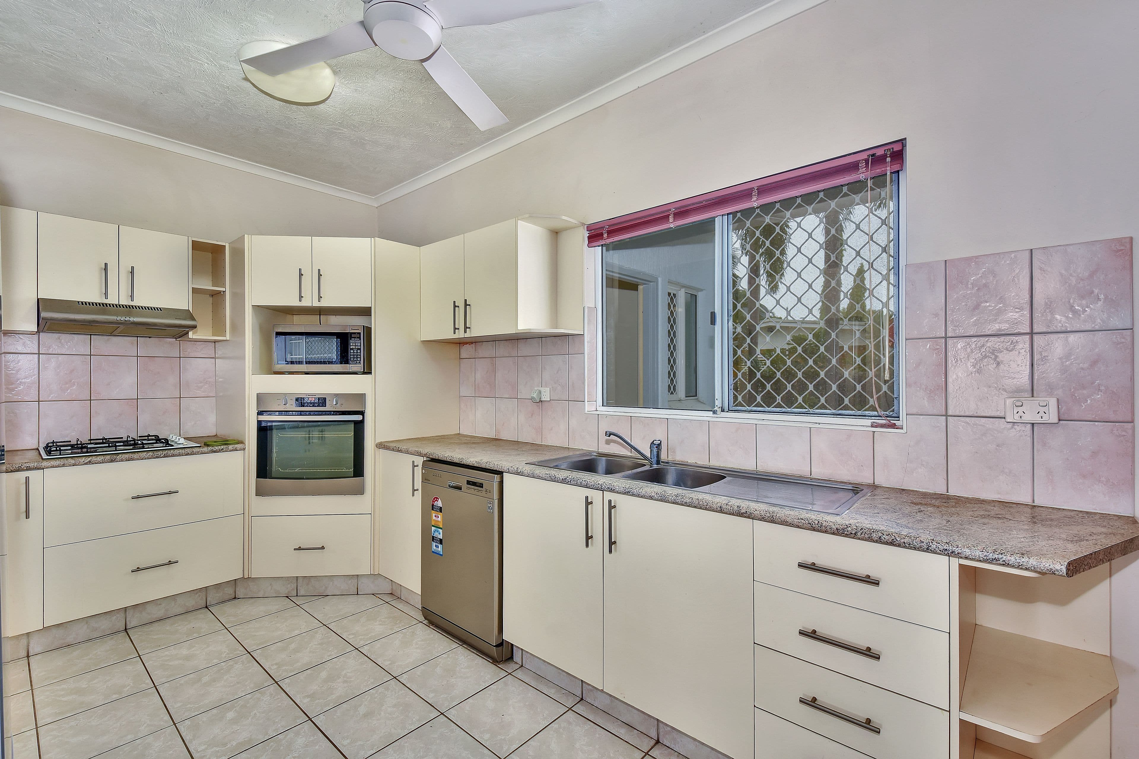 2/10 Musgrave Crescent, Coconut Grove NT 0810, Coconut Grove - Thumbnail 2