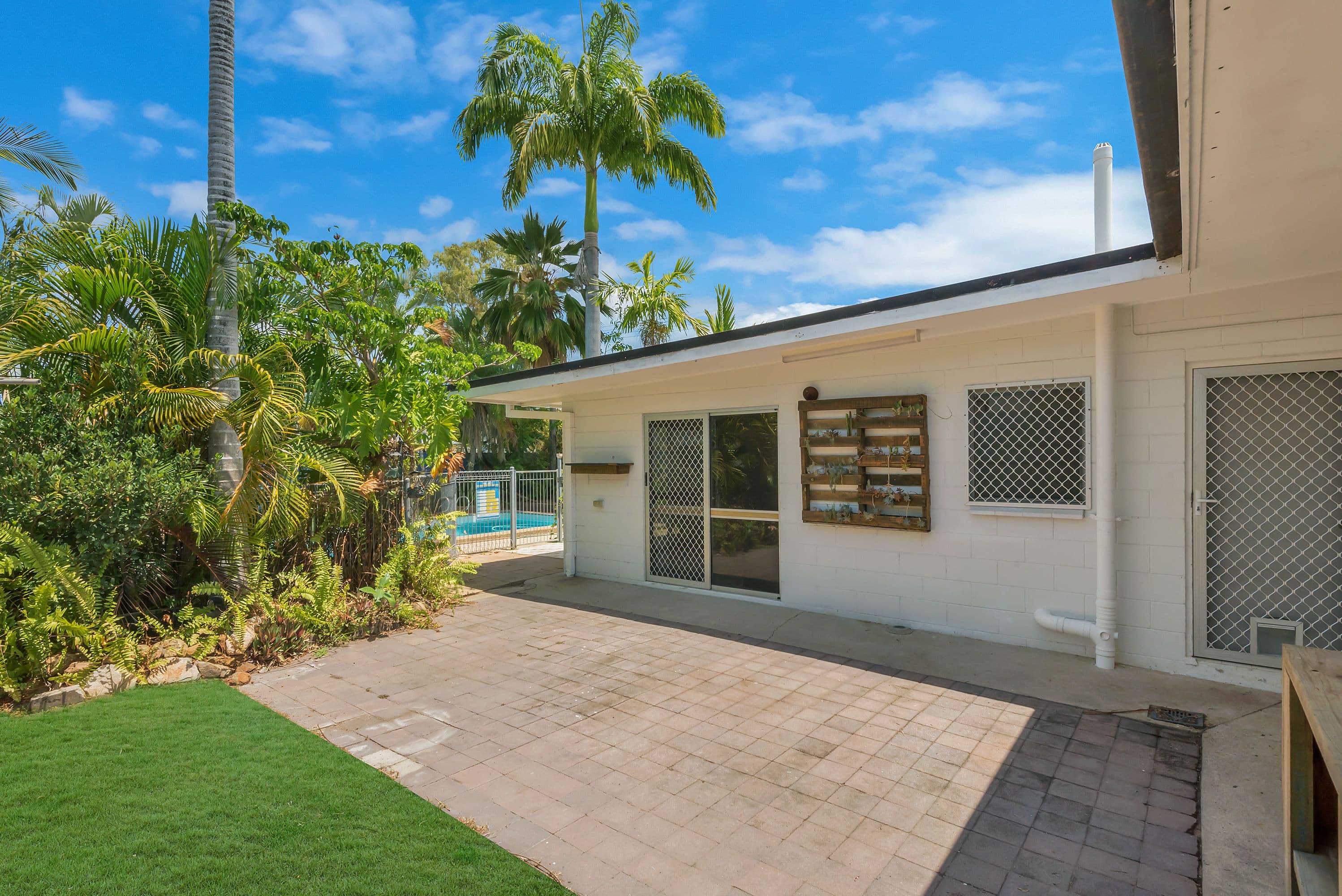 16 Laburnum Street, Cranbrook QLD 4814, Cranbrook - Thumbnail 4