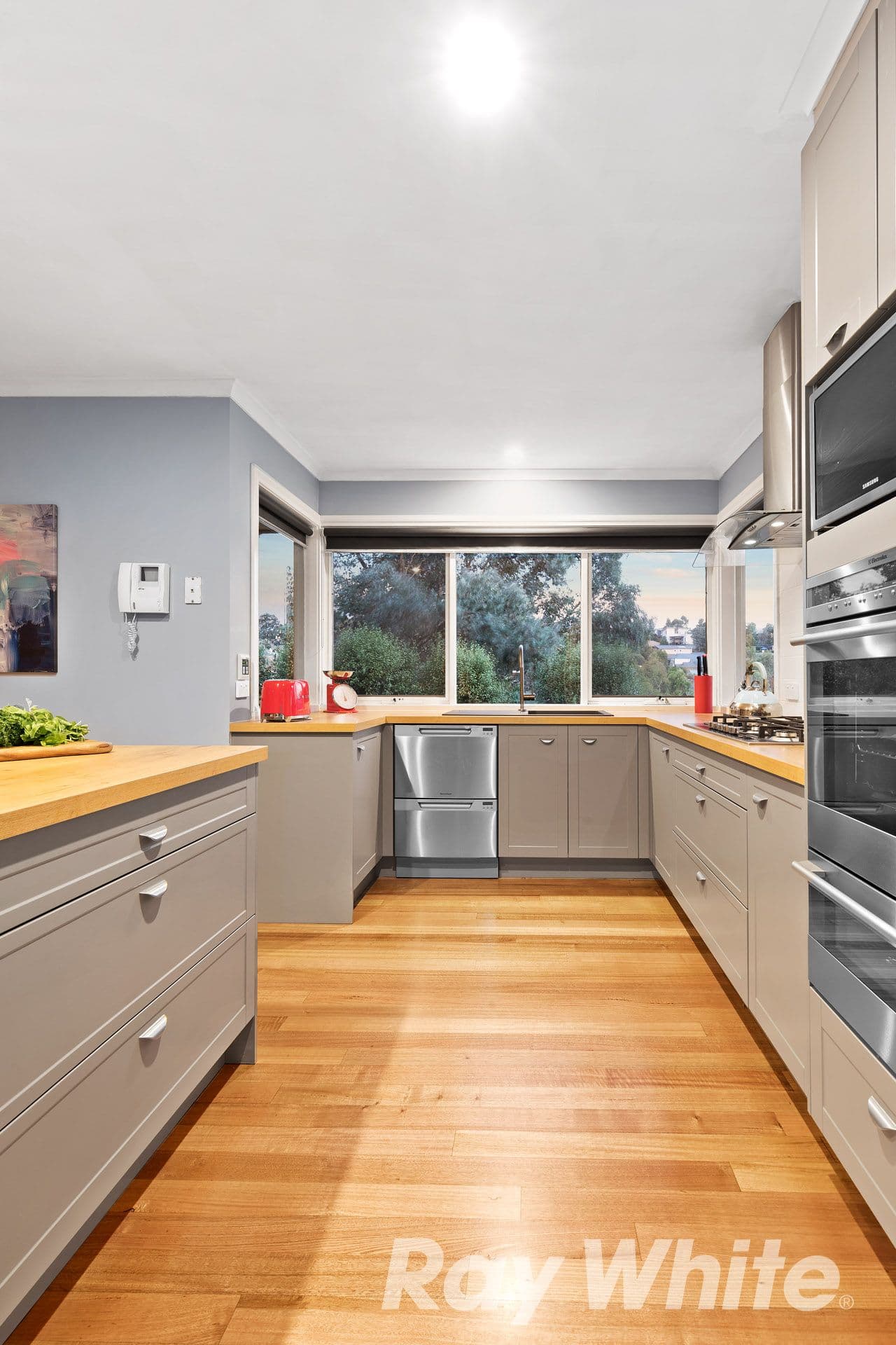 6 ARRUNGA Close, Diamond Creek VIC 3089, Diamond Creek - Thumbnail 4