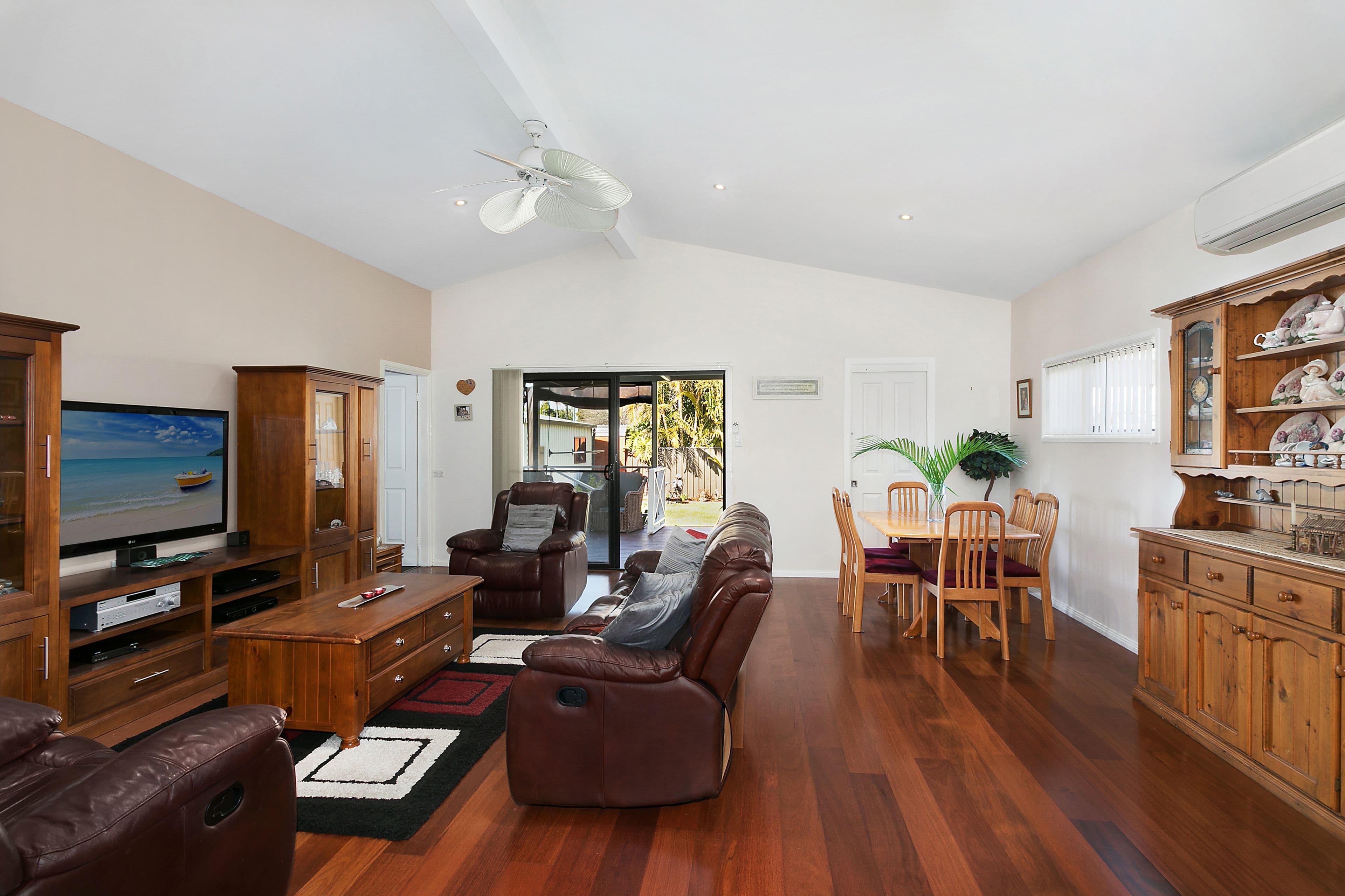 20 Hazel Close, Berkeley Vale - Thumbnail 2