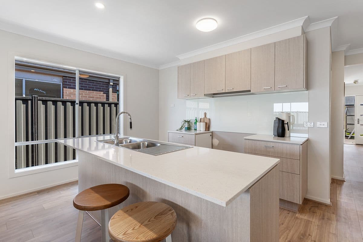 9 Featherwood Crescent, Craigieburn VIC 3064, Craigieburn - Thumbnail 4