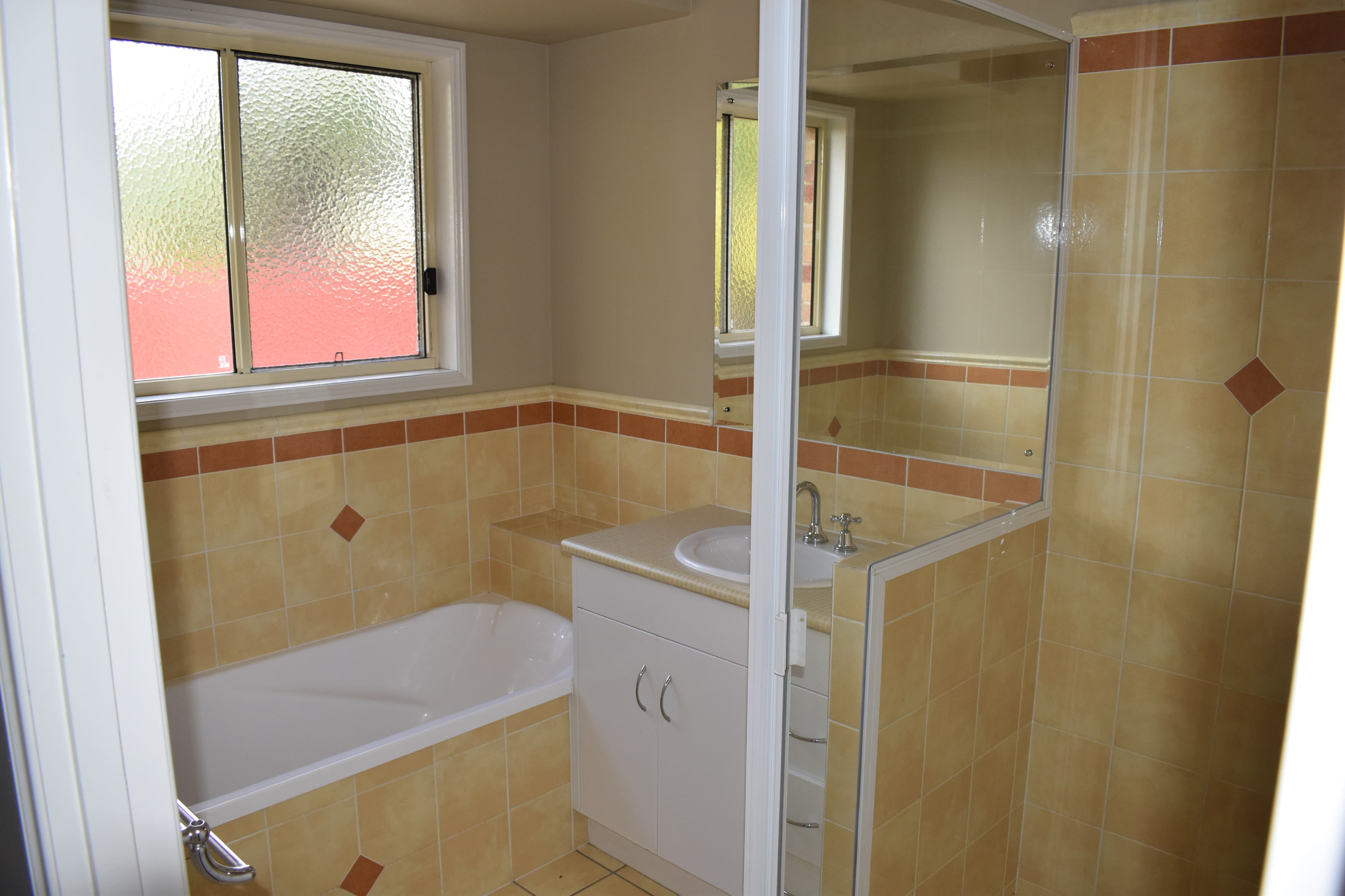 10 Coaker Drive, Emerald QLD 4720, Emerald - Thumbnail 5