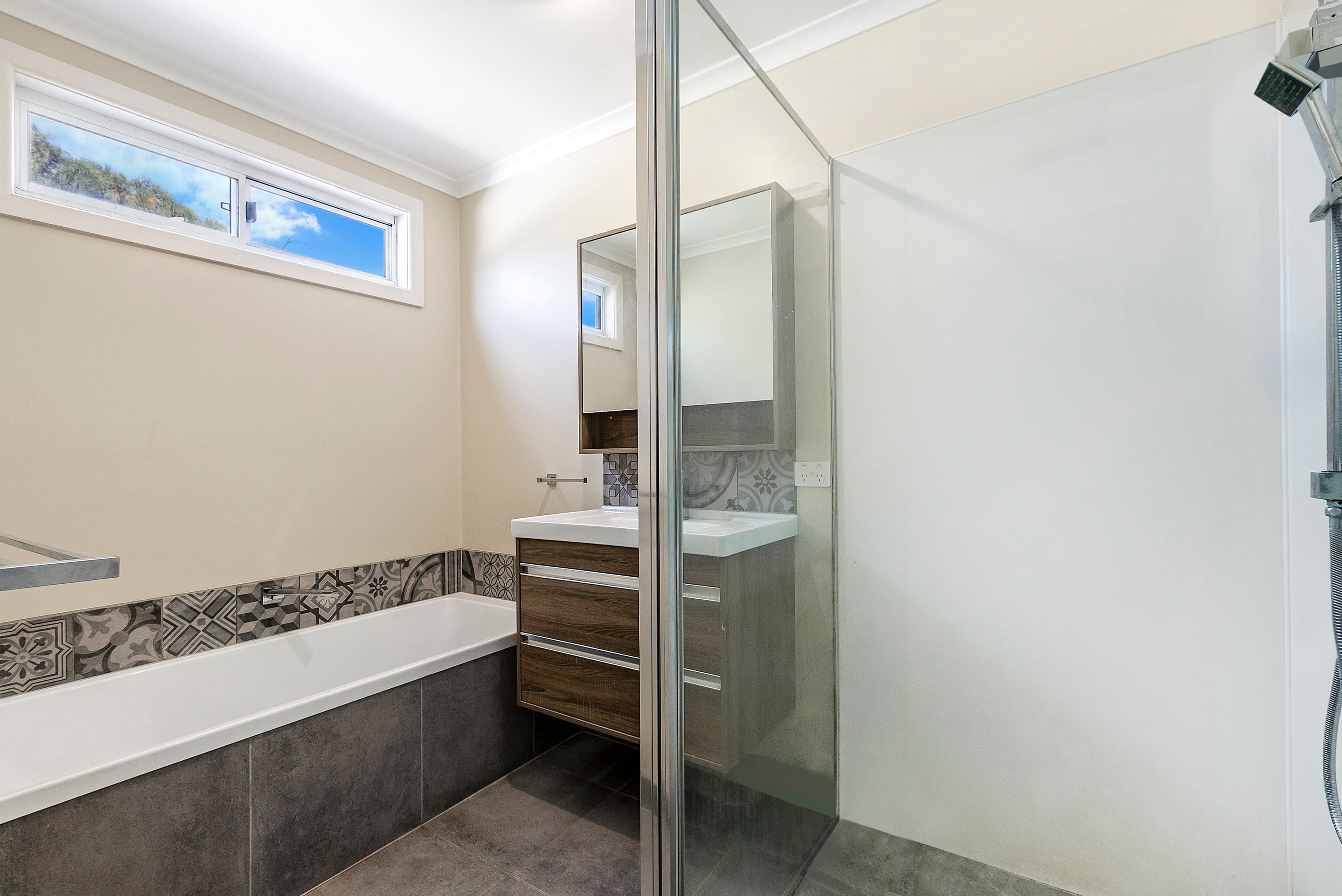 13 Lyndoch Avenue, Warrnambool VIC 3280, Warrnambool - Thumbnail 5