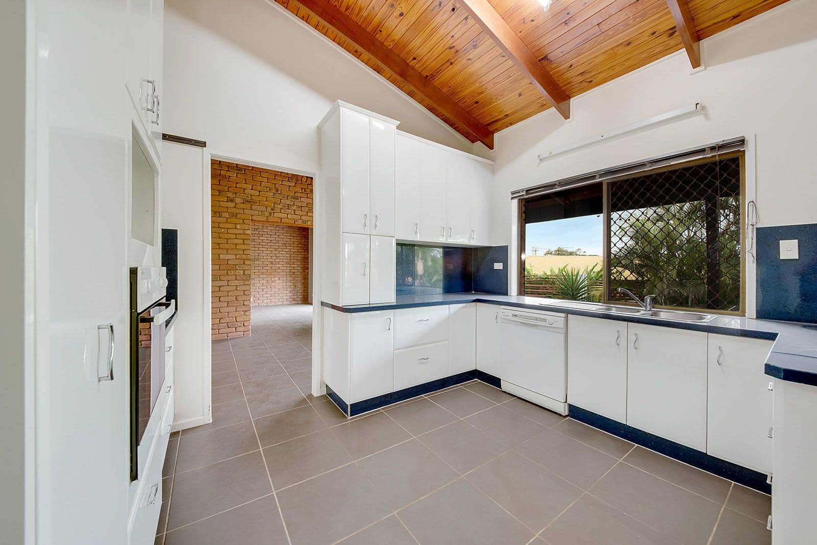 4 Lorita Court, Clinton QLD 4680, Clinton - Thumbnail 3
