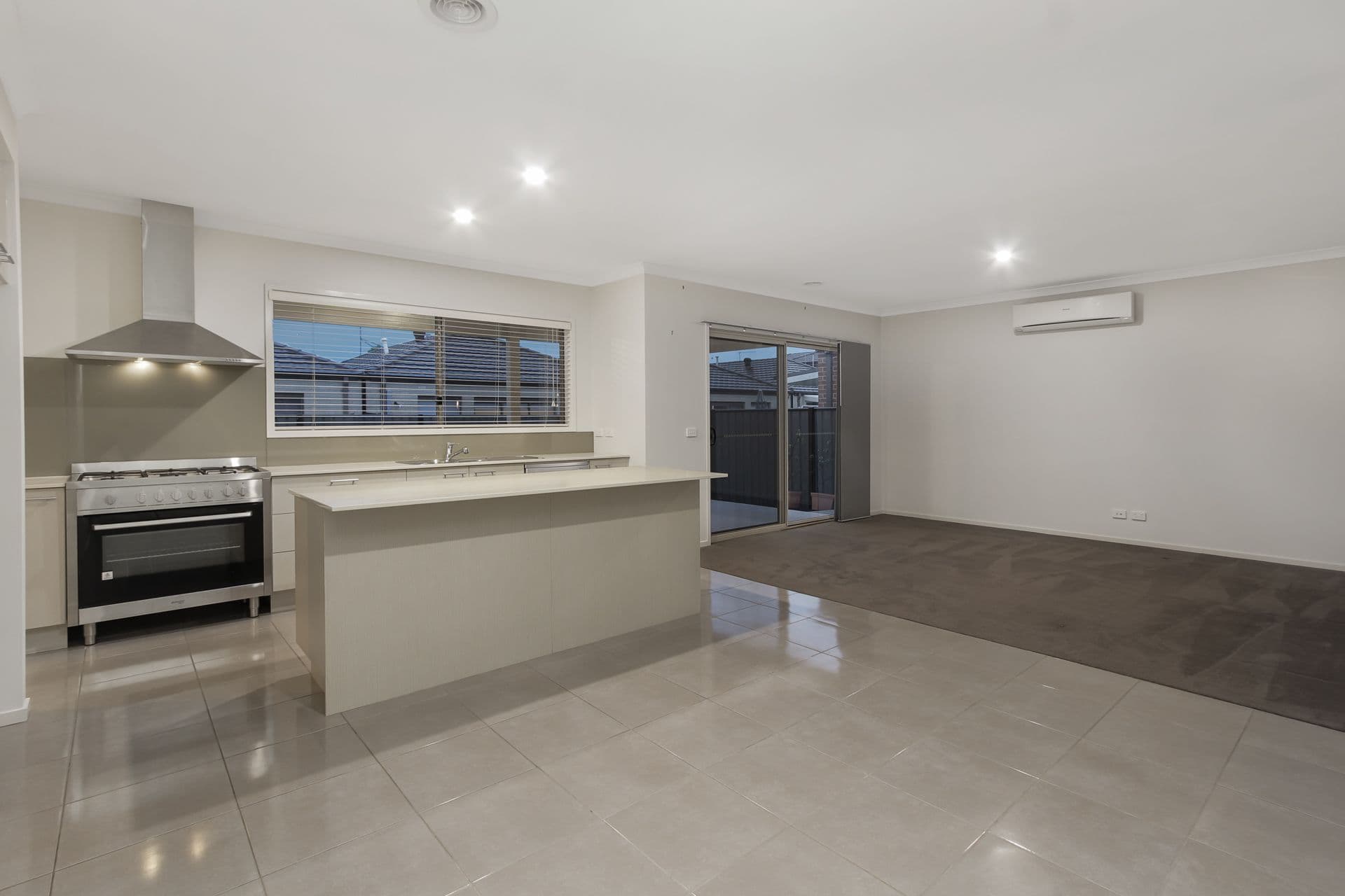 10 Paso Grove, Clyde North VIC 3978, Clyde North - Thumbnail 7