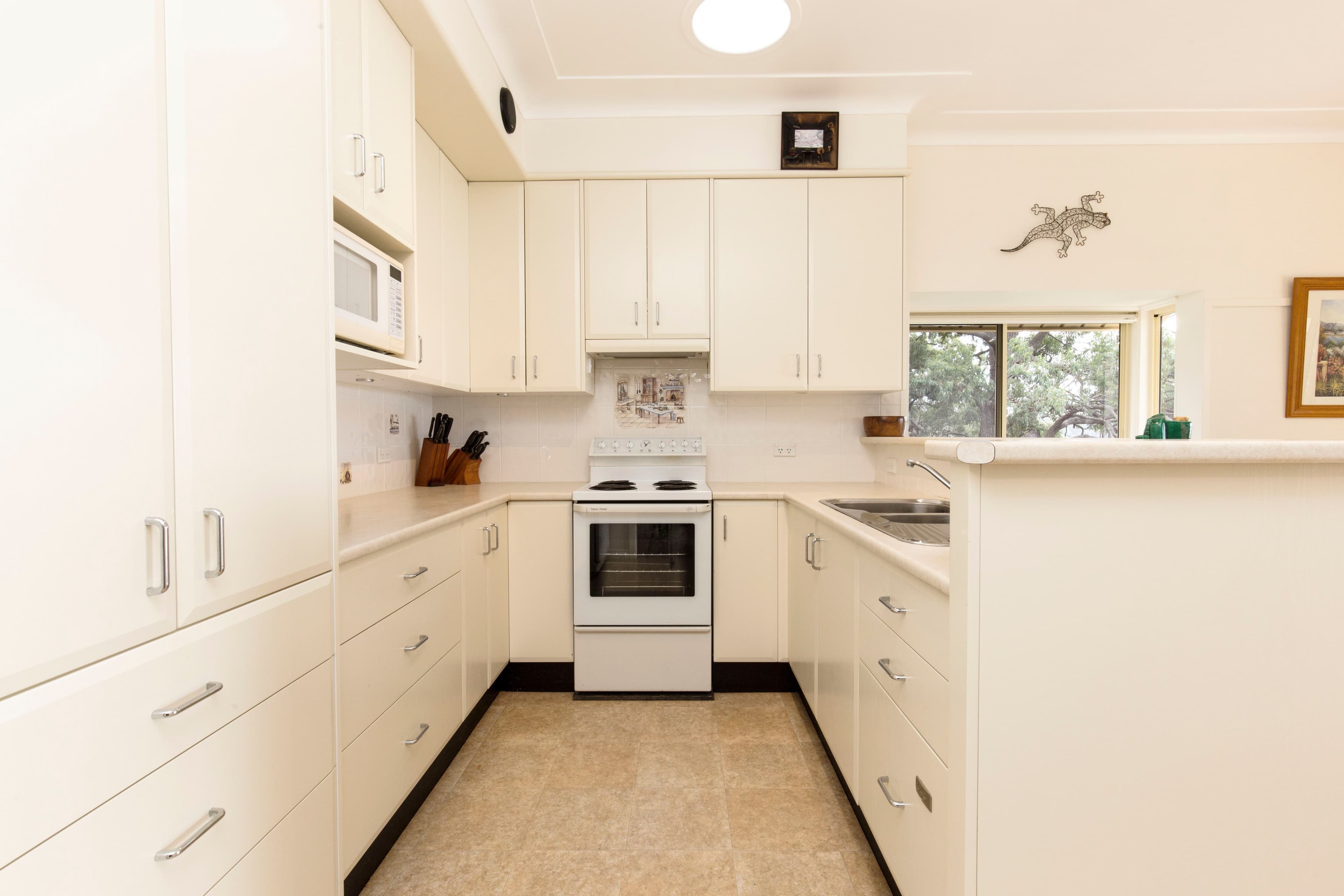 88 Cove Boulevard, North Arm Cove - Thumbnail 7