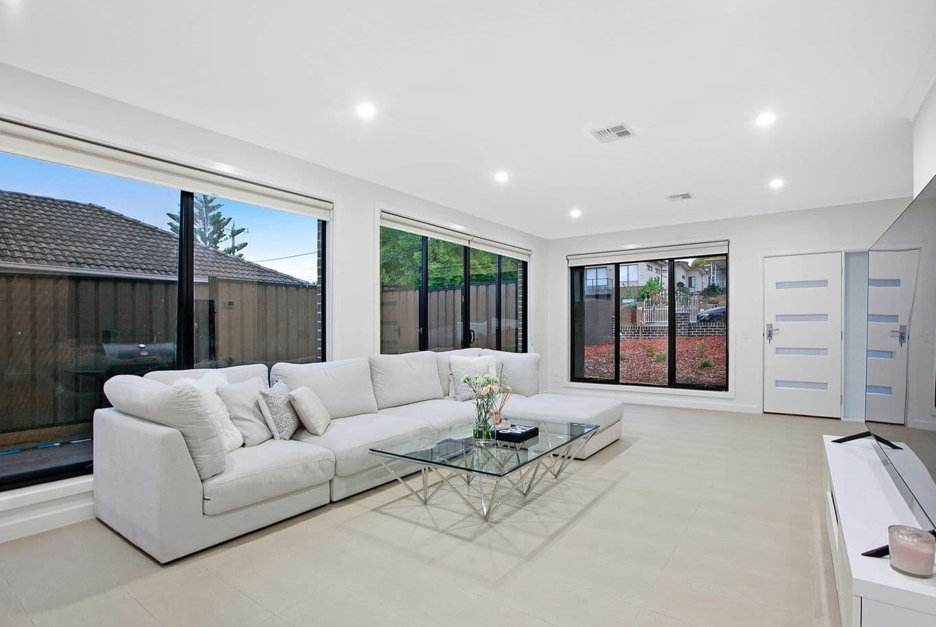 5 Miranda Road, Reservoir VIC 3073, Reservoir - Thumbnail 2