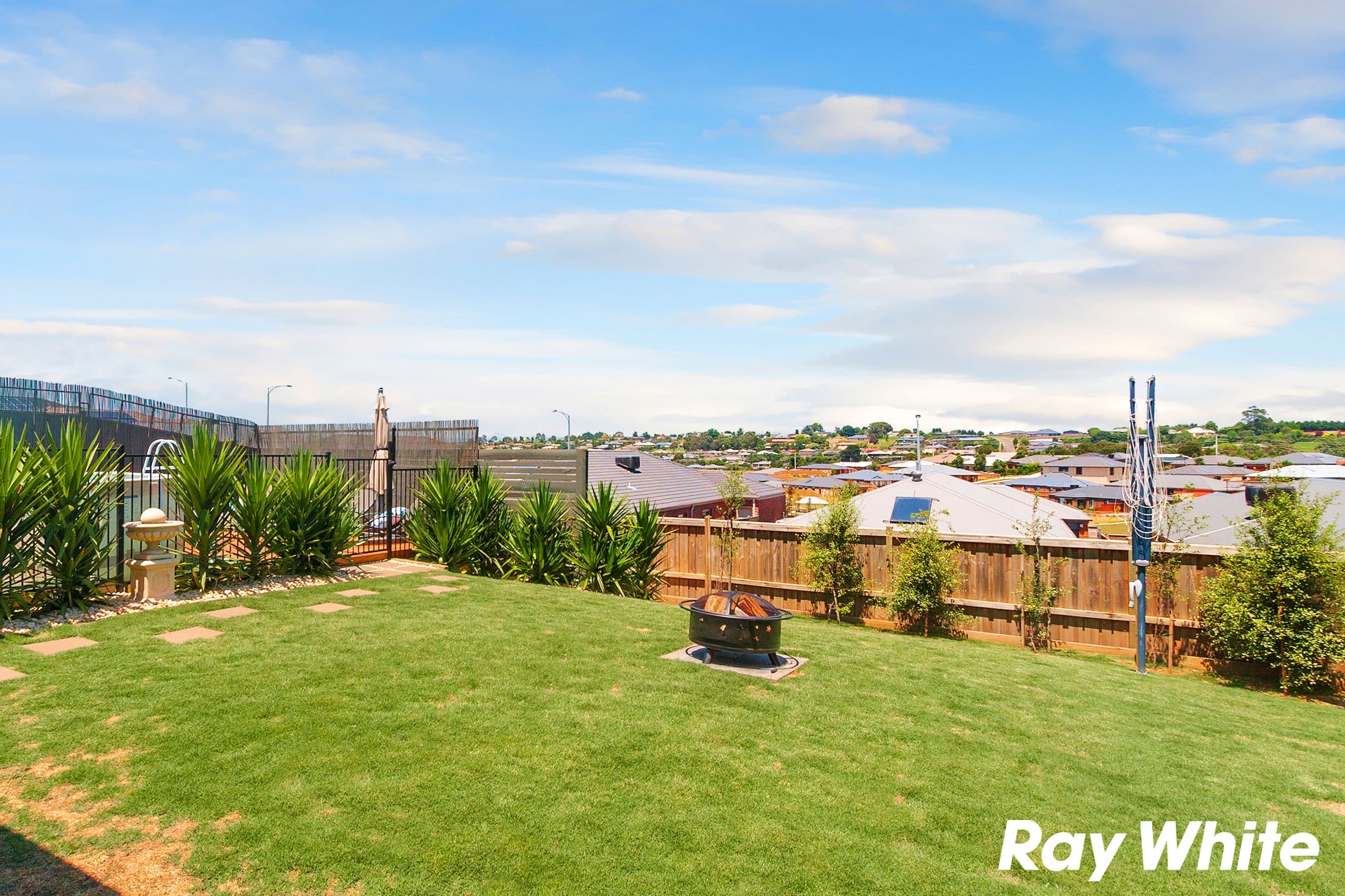 6 Golden Avenue, Warragul VIC 3820, Warragul - Thumbnail 4