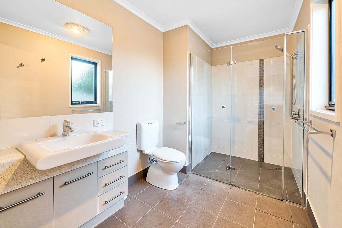 24 Gatehouse Parade, Cranbourne East VIC 3977, Cranbourne East - Thumbnail 3