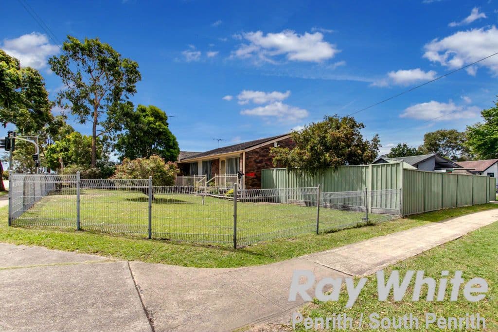 318 Luxford Road, Lethbridge Park - Thumbnail 2