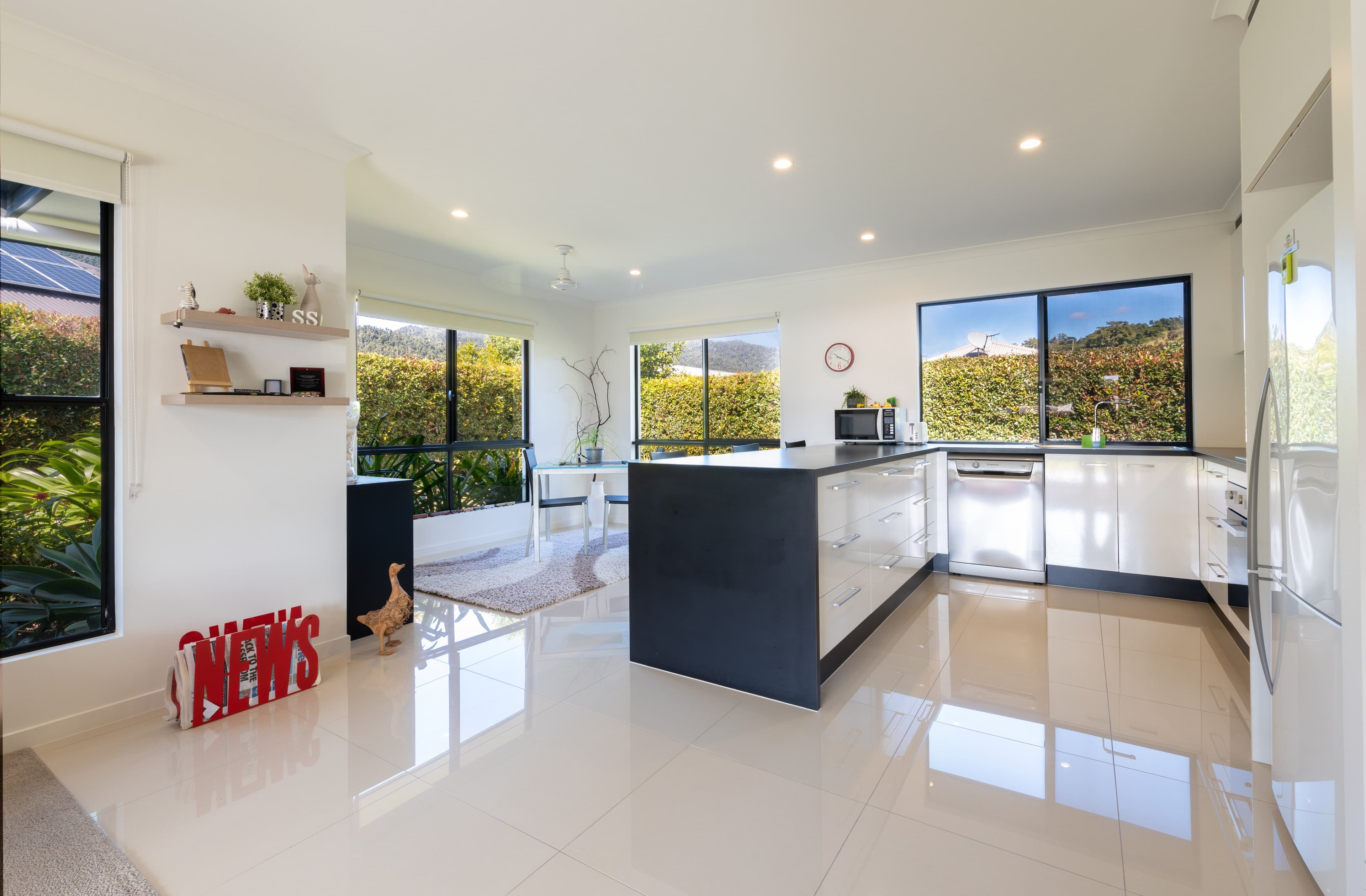 4 Grevillea Place, CANNONVALE QLD 4802, Cannonvale - Thumbnail 3