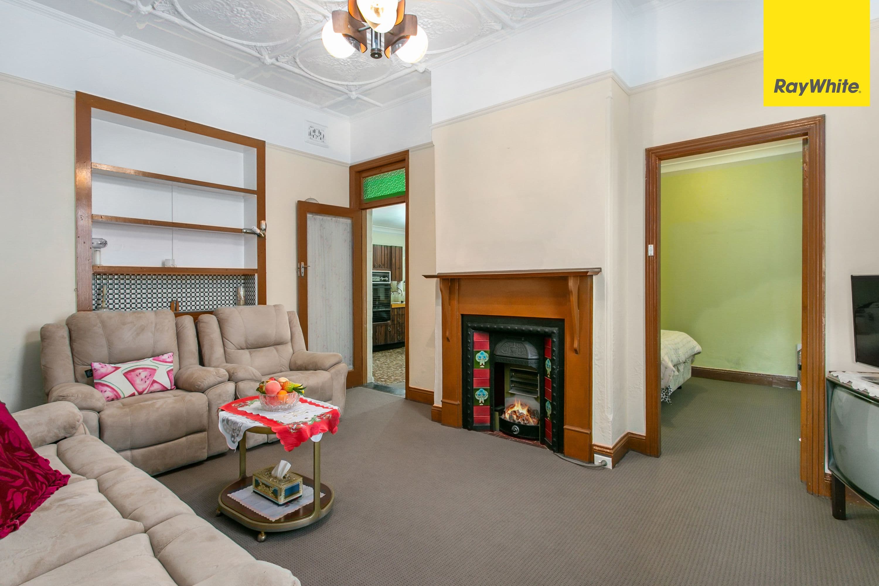 3 South Parade, Canterbury - Thumbnail 2