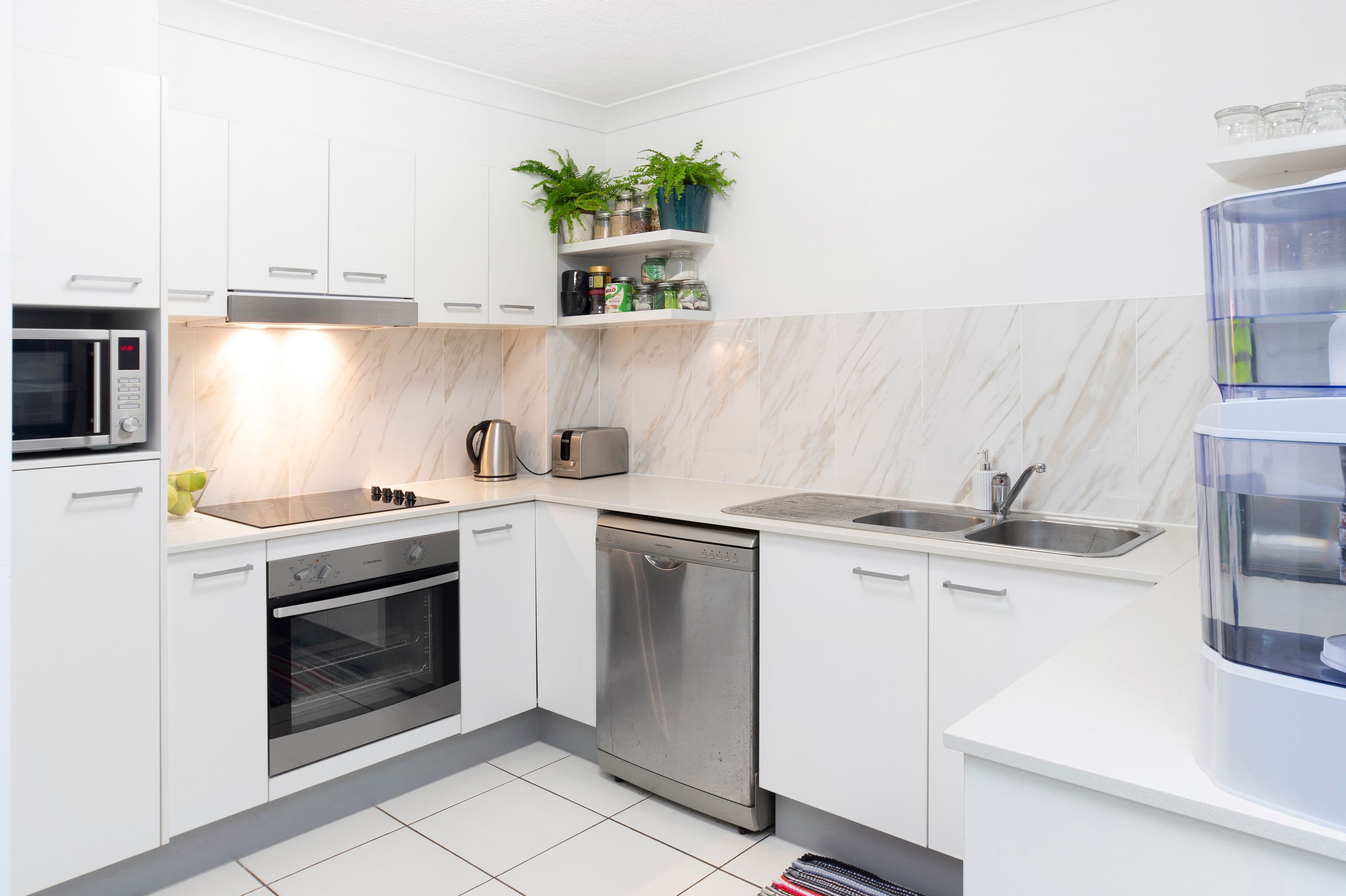 15 Lloyd Street, Southport QLD 4215, Southport - Thumbnail 5