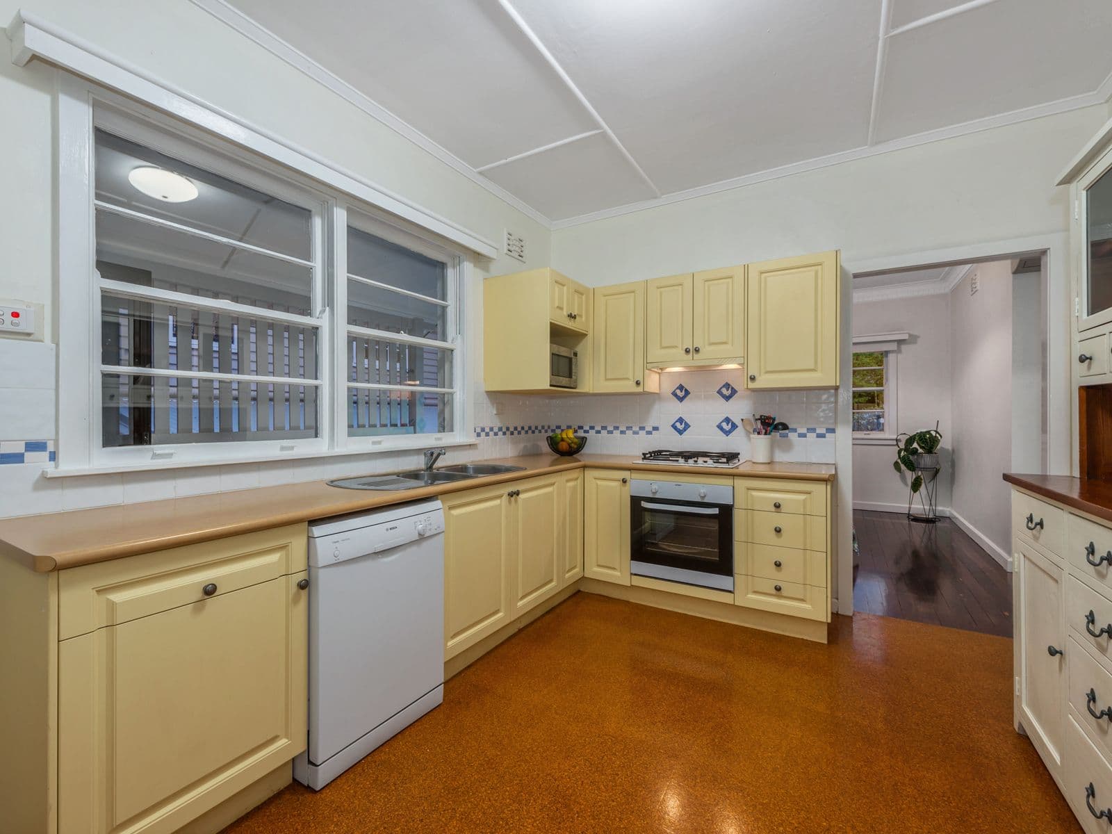 2 Kanumbra Street, Coorparoo QLD 4151, Coorparoo - Thumbnail 5