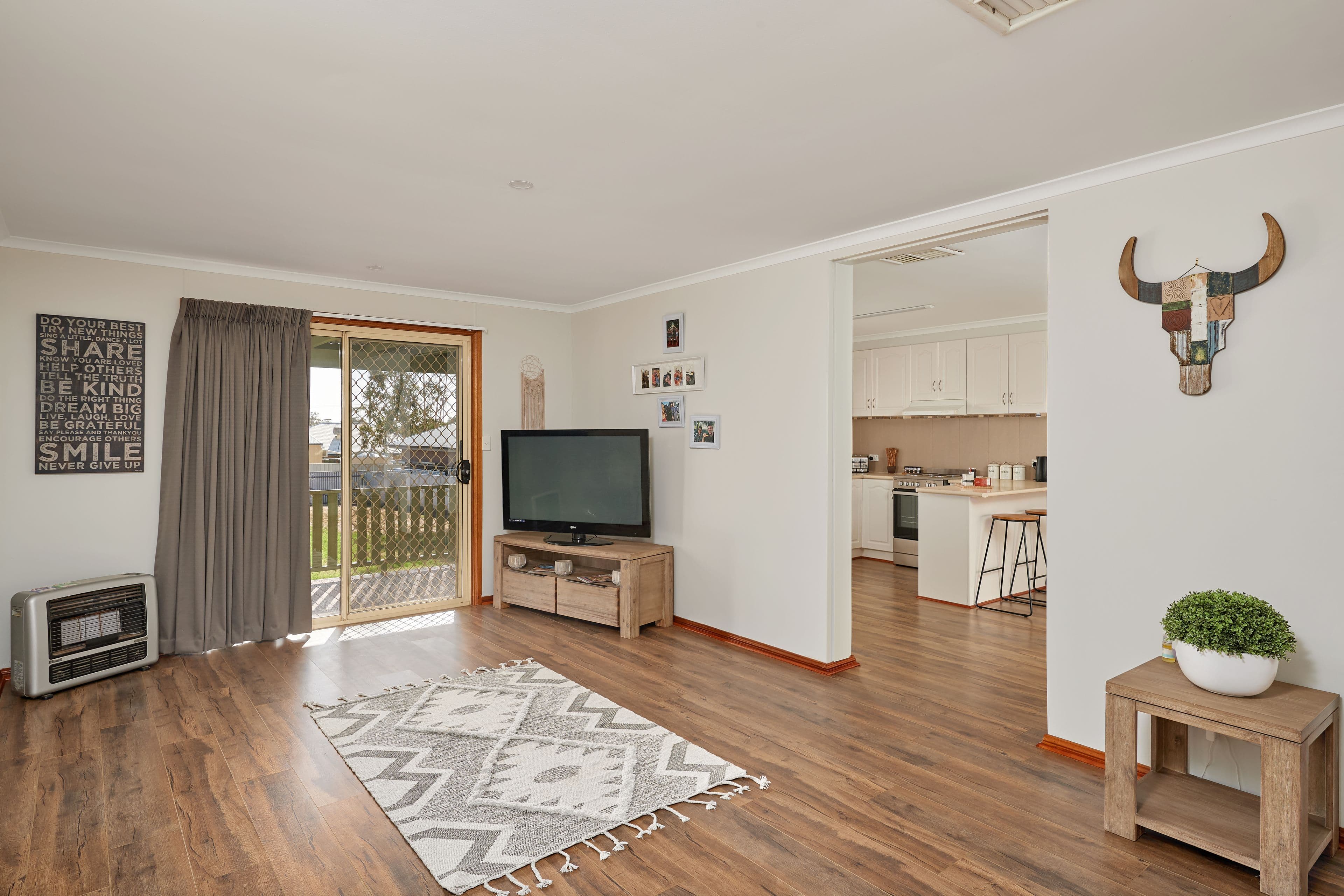75 Bruce Street
Coolamon 2701, New South Wales, Coolamon - Thumbnail 3