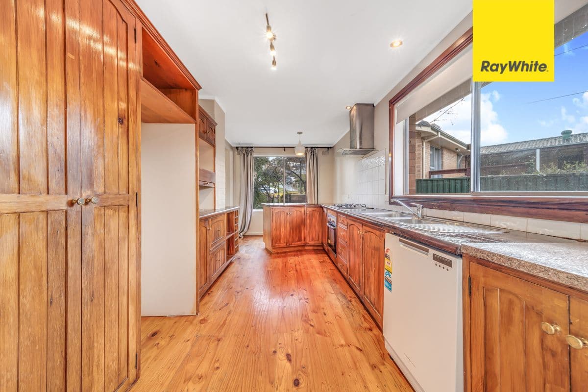8 Becke Place, Garran ACT 2605, Garran - Image 1