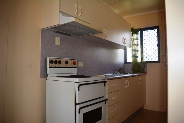 137 Thistle Street, Blackall QLD 4472, Blackall - Thumbnail 2