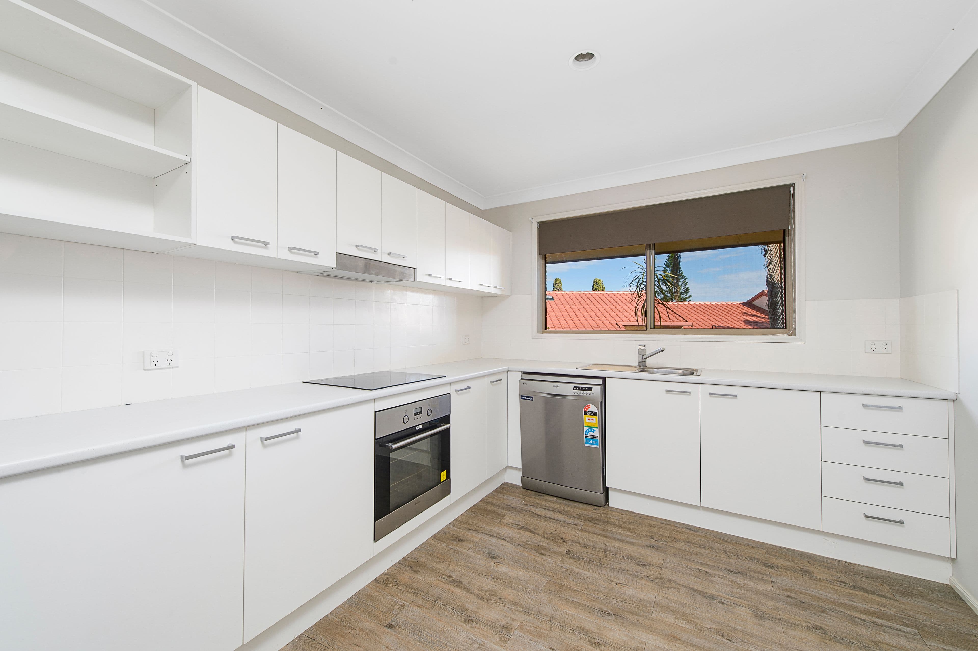 8 Leura Place, Port Macquarie NSW 2444, Port Macquarie - Thumbnail 2