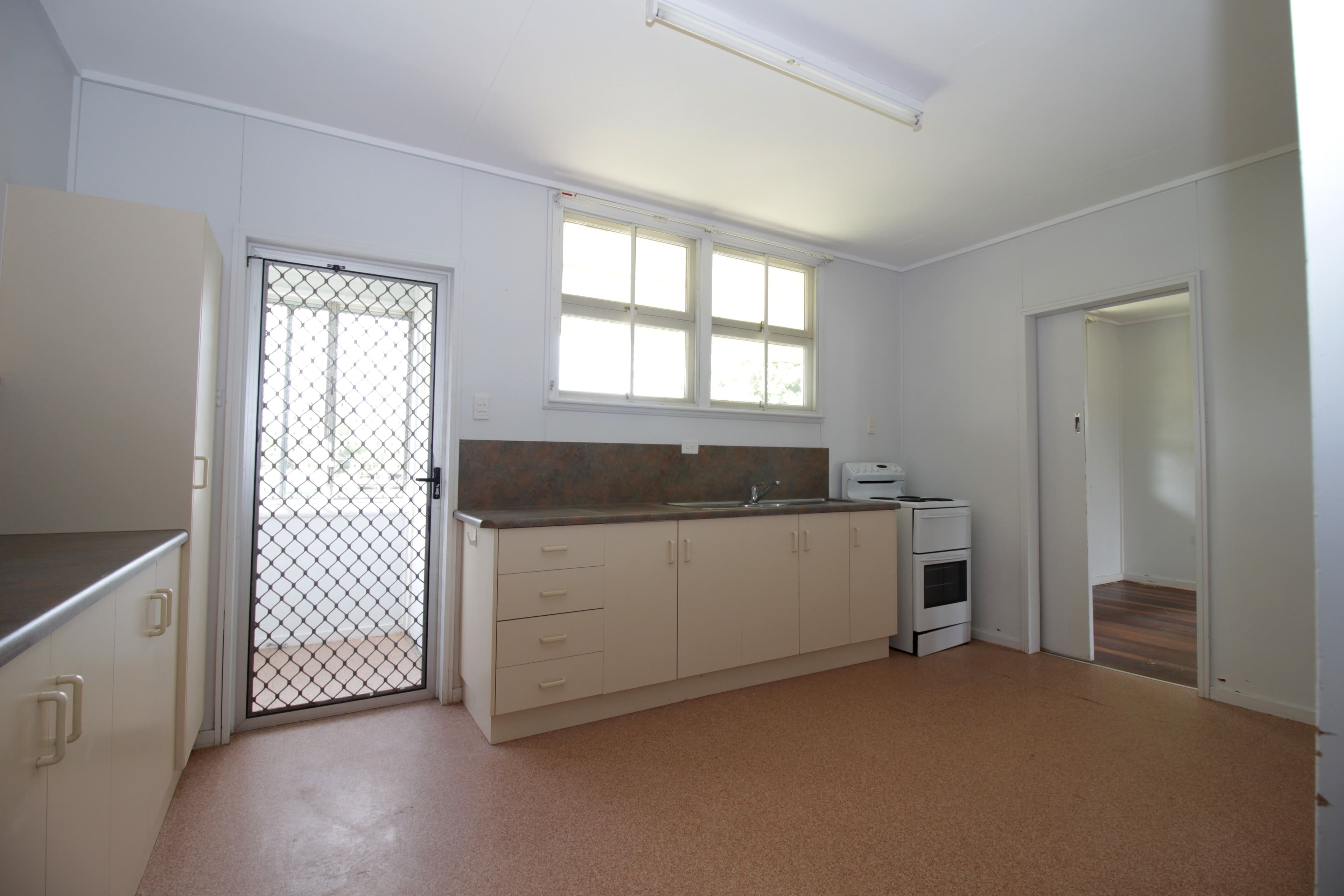 12 Campbell Street, Emerald QLD 4720, Emerald - Thumbnail 6
