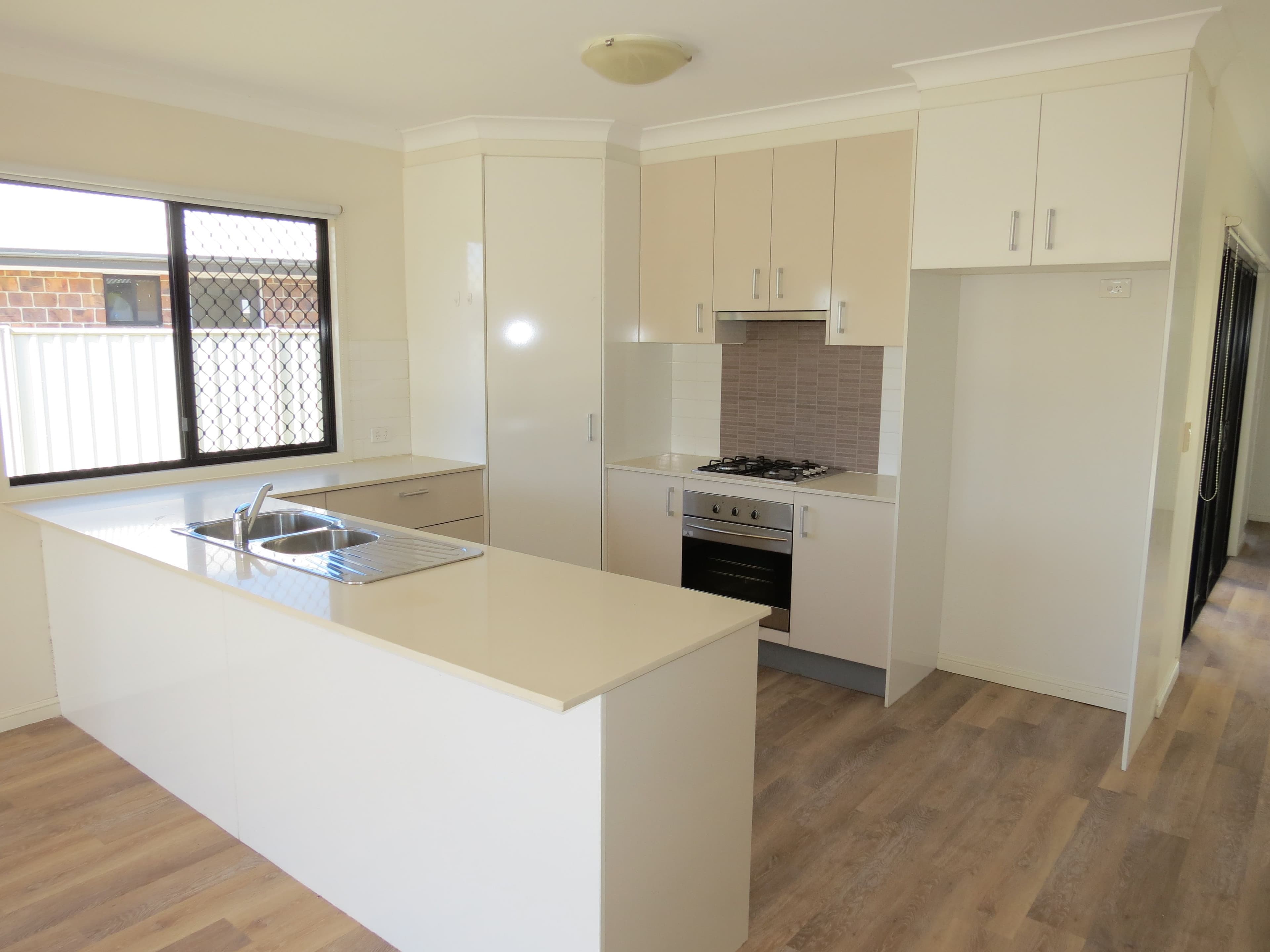 2 Siobhan Court, Emerald QLD 4720, Emerald - Thumbnail 4