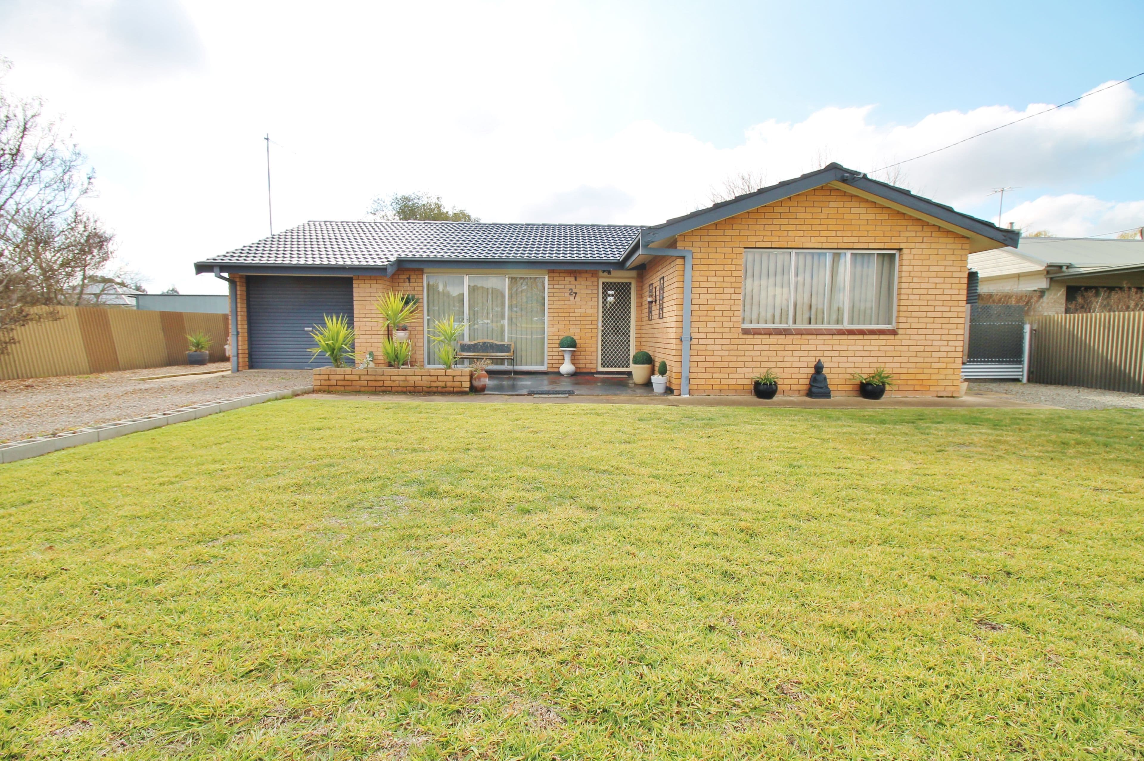 27 Trafalgar Street, Young NSW 2594, Young - Image 1