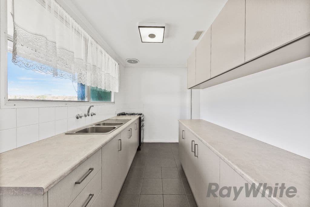 24 Valentine Crescent, Sunshine West VIC 3020, Sunshine West - Thumbnail 3