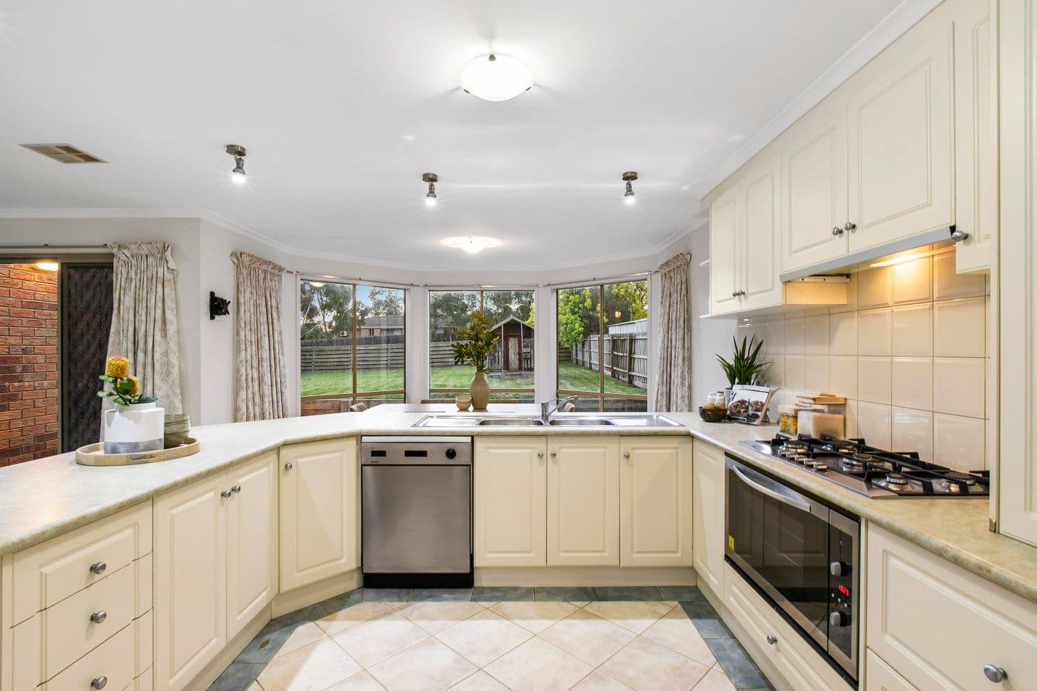 110 Telford Drive, Berwick VIC 3806, Berwick - Thumbnail 6