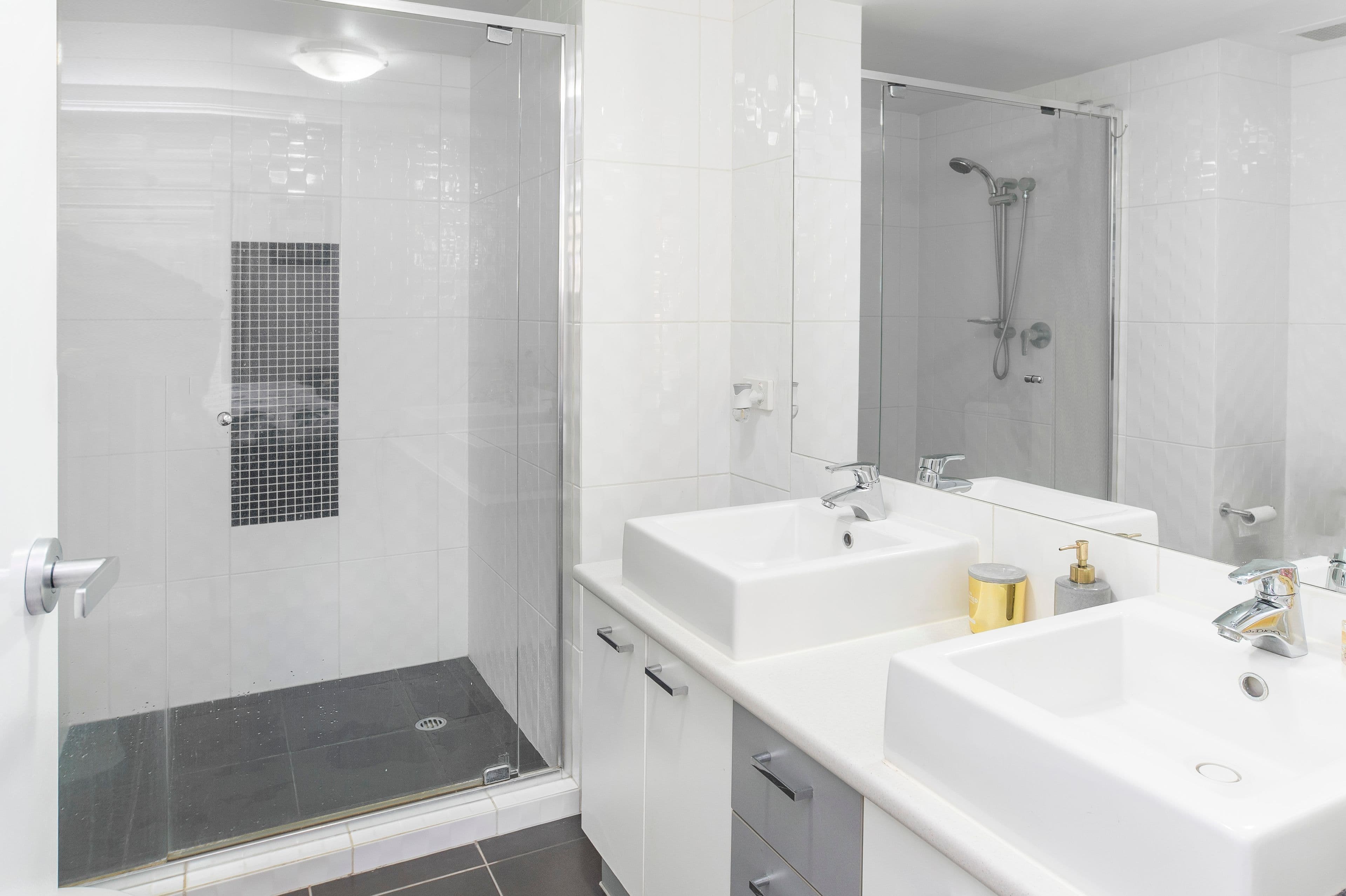 15 Lloyd Street, Southport QLD 4215, Southport - Thumbnail 3