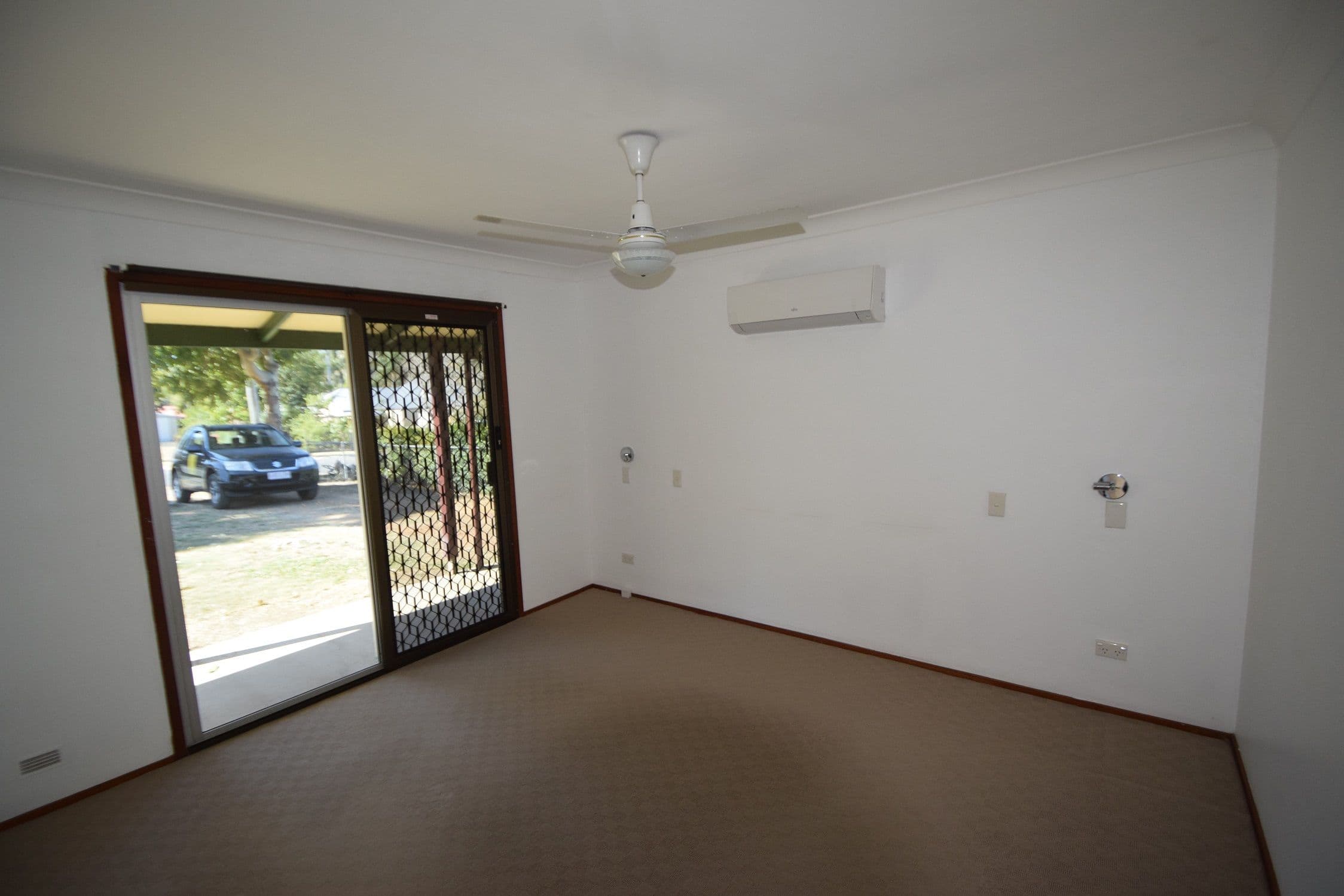 8 Elizabeth Street, Esk QLD 4312, Esk - Thumbnail 4