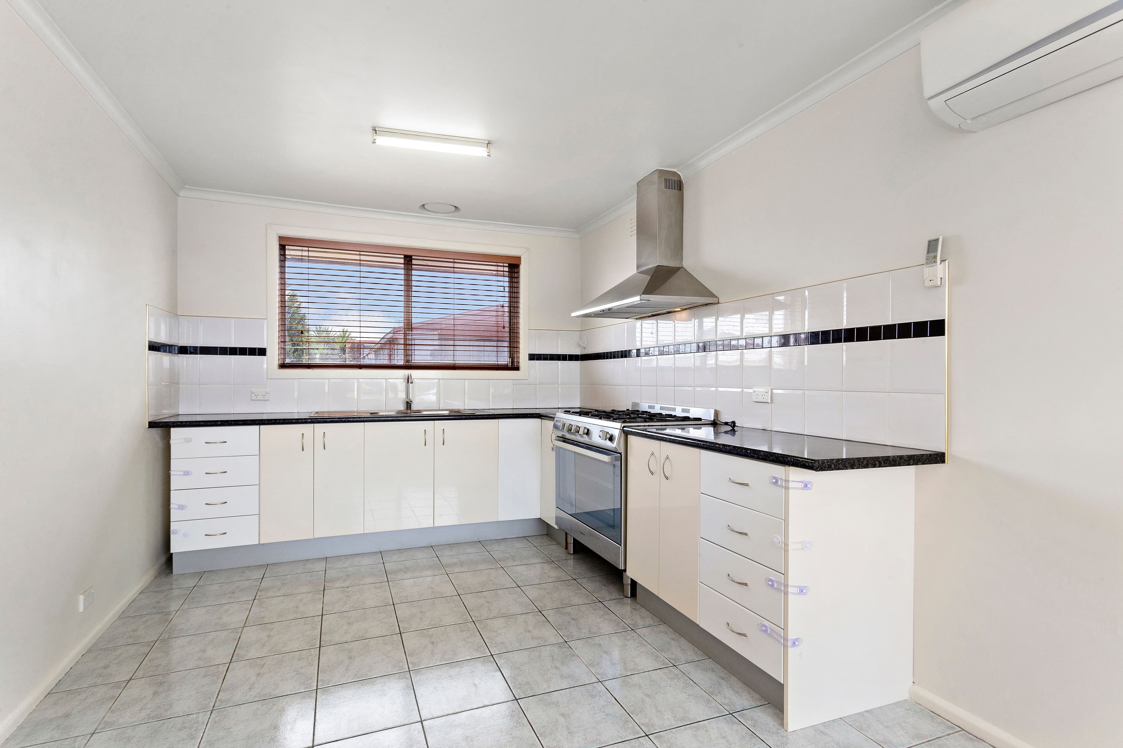 102 Spring Street, Thomastown VIC 3074, Thomastown - Thumbnail 2