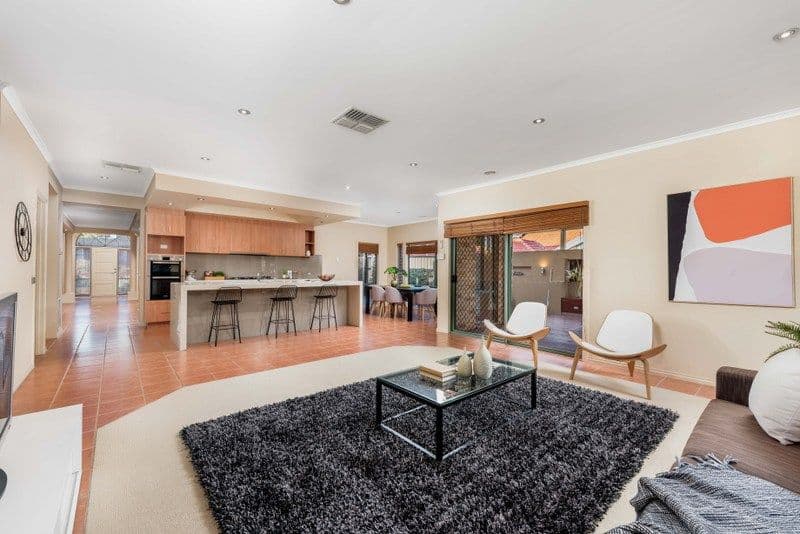 8 Inglewood Court, Mill Park VIC 3082, Mill Park - Thumbnail 2