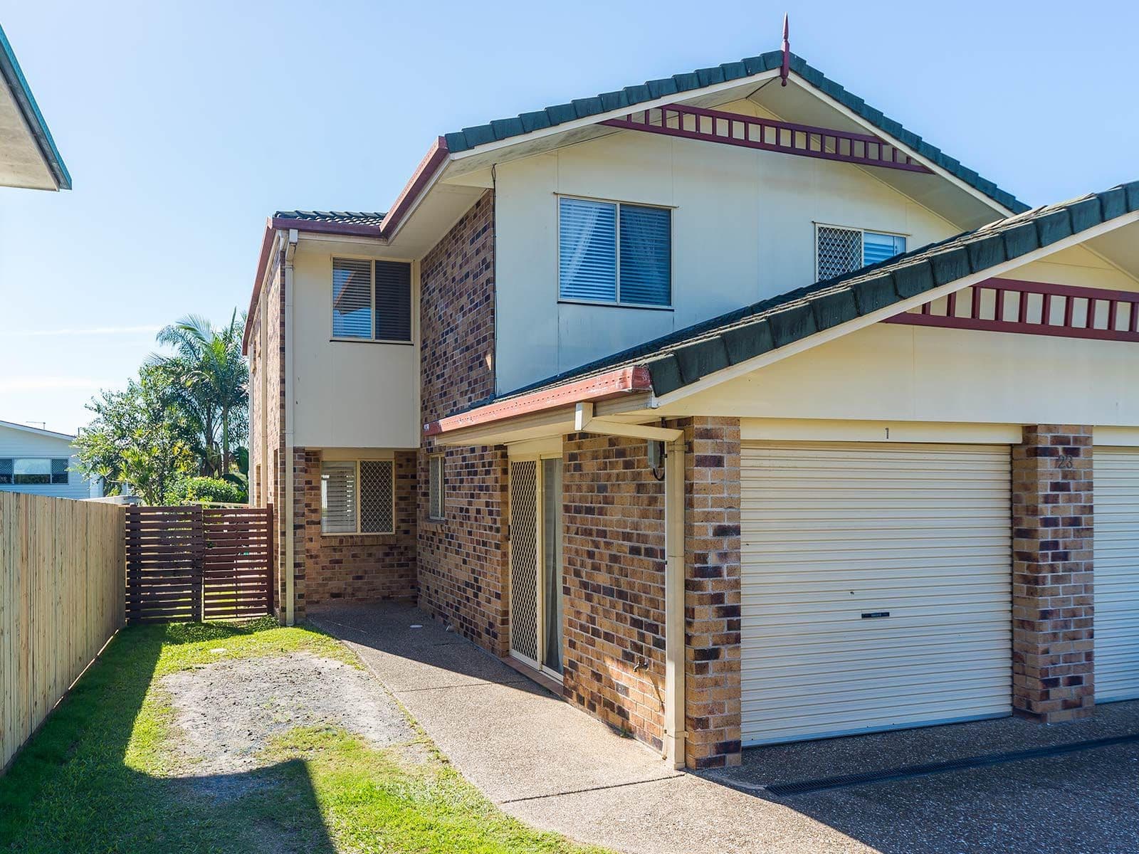 23 Deakin Avenue, Southport QLD 4215, Southport - Thumbnail 2