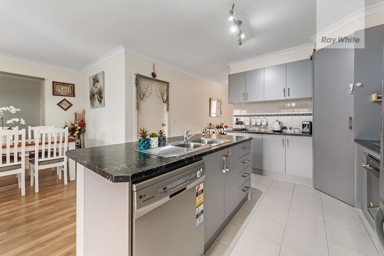 28 Greenham Avenue, Craigieburn VIC 3064, Craigieburn - Thumbnail 4