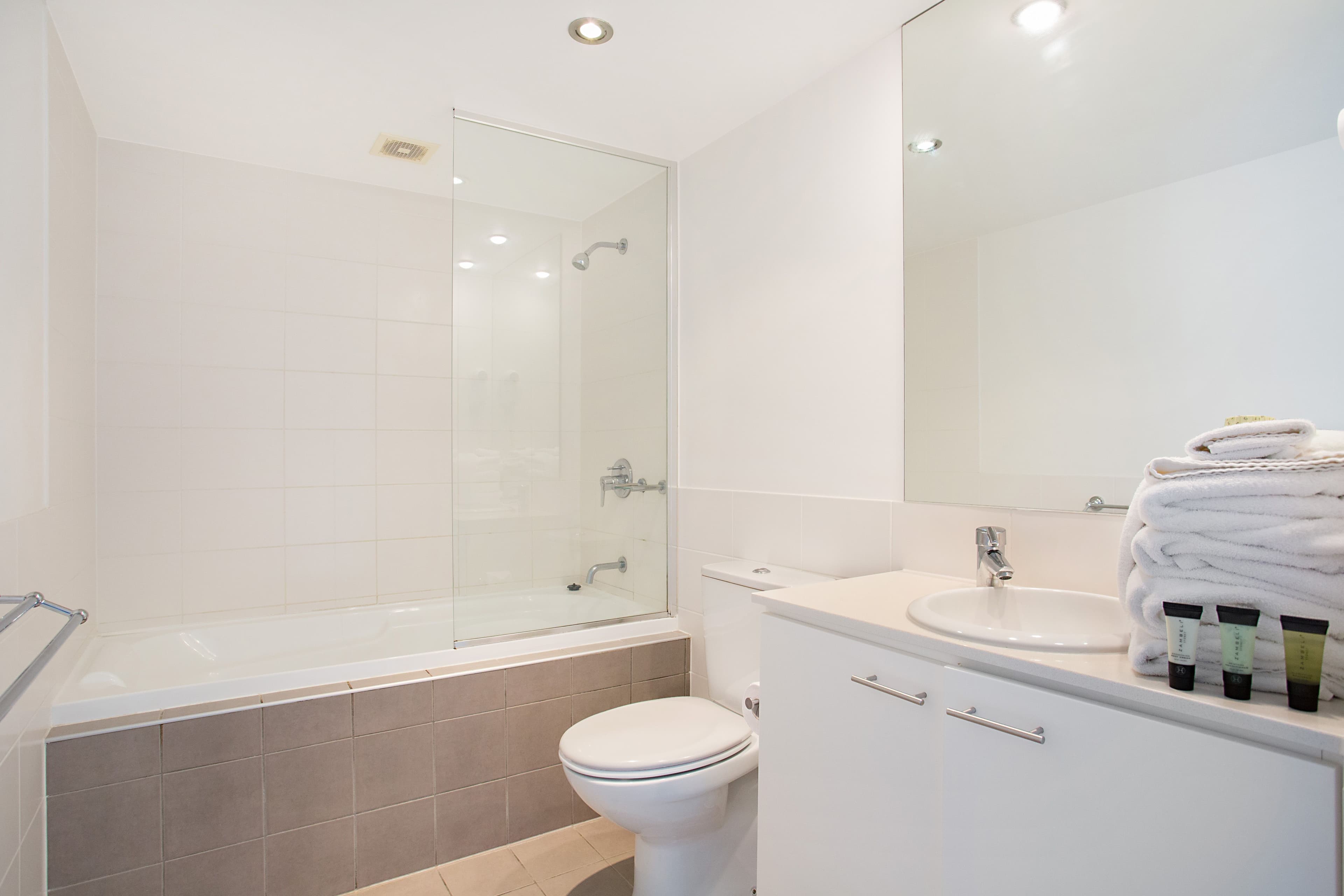 2204 'Freshwater Point' 33 T E Peters Drive, Broadbeach Waters QLD 4218, Broadbeach Waters - Thumbnail 6