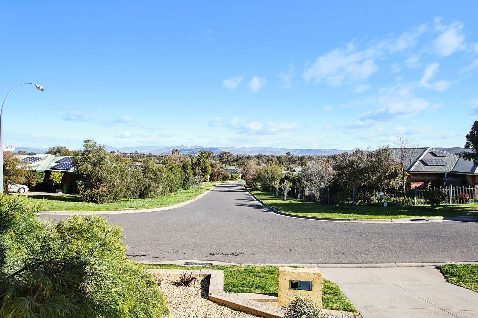 26 Darrambal Drive, Springdale Heights - Thumbnail 2