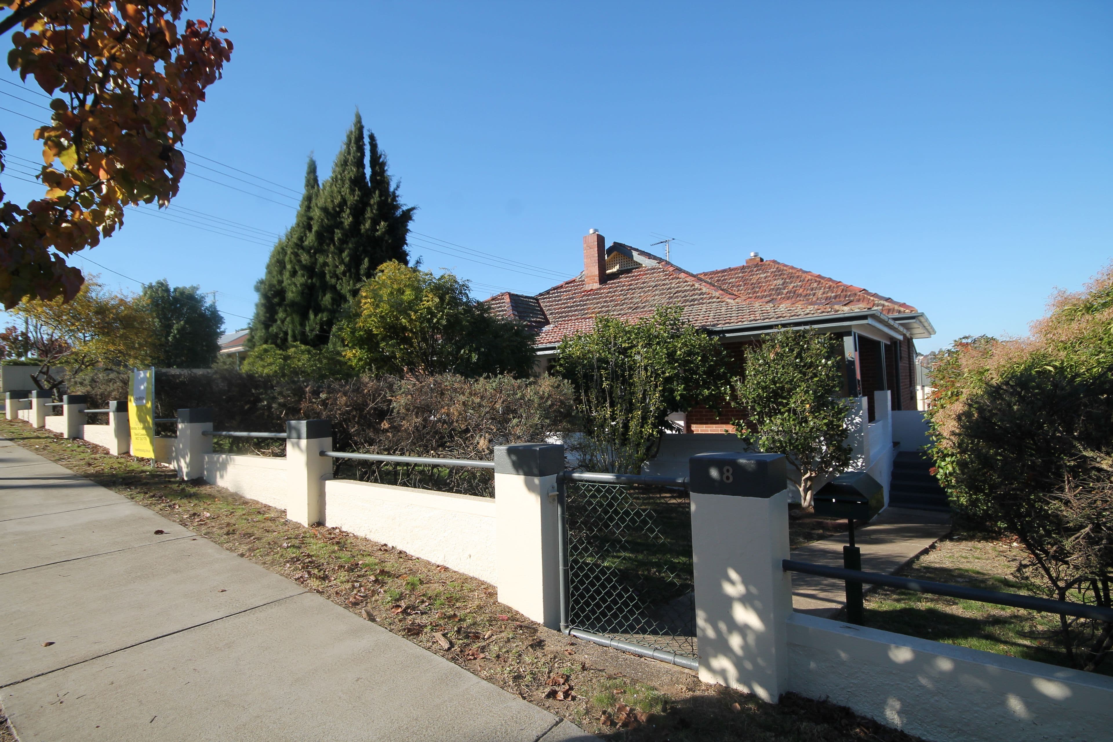 8 Elizabeth Street, Young - Image 1