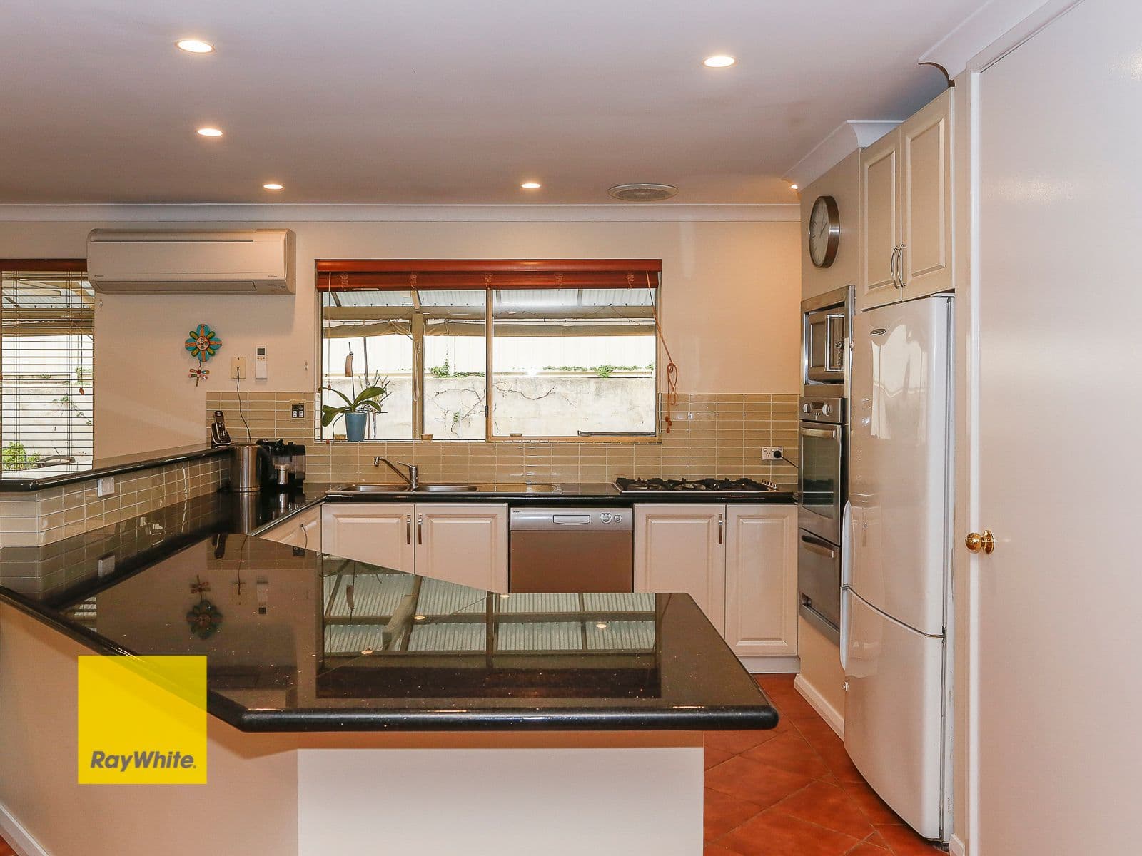 44 Harman Road, Sorrento WA 6020, Sorrento - Thumbnail 2
