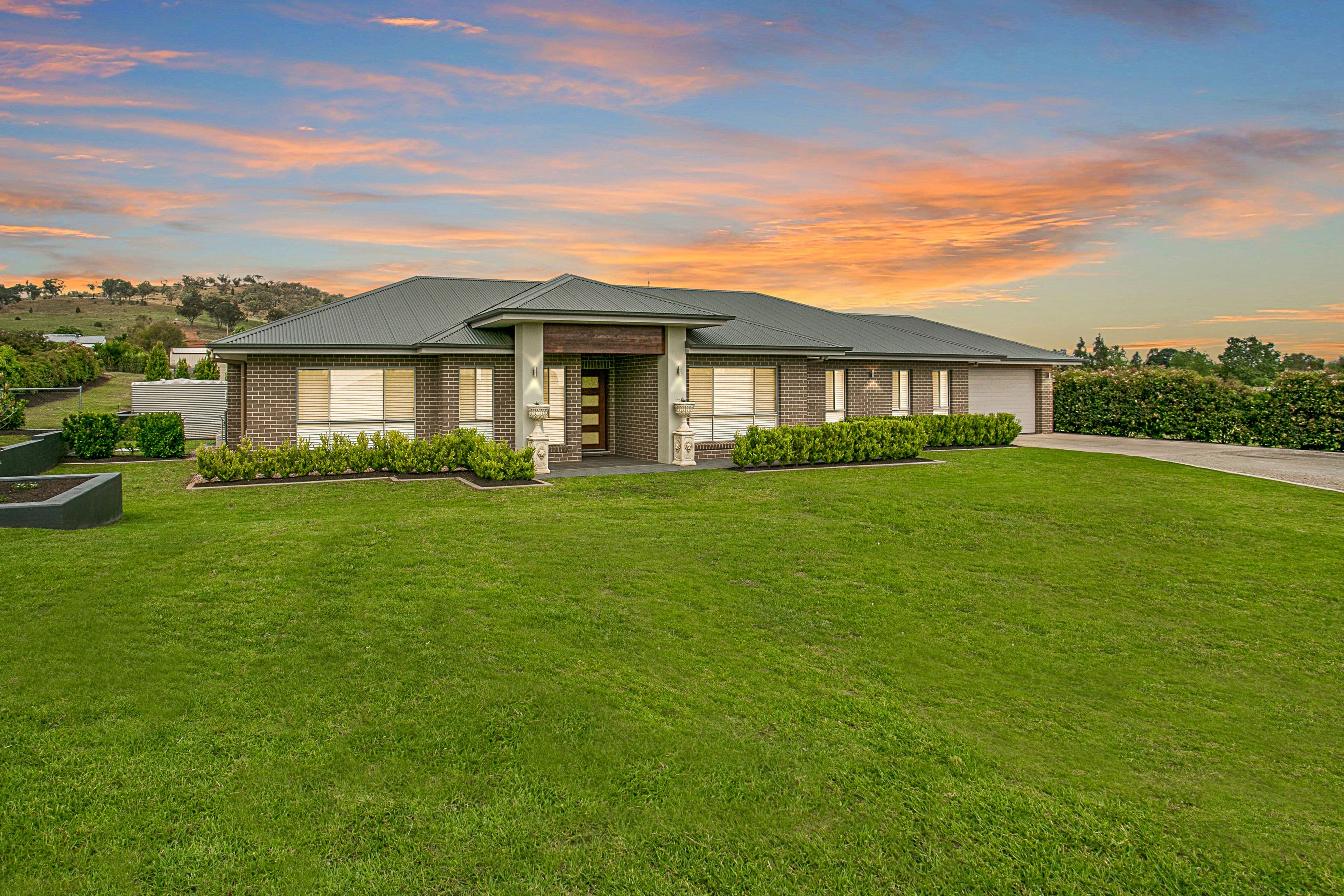 8 Daintree Circuit, Tamworth NSW 2340, Tamworth - Image 1